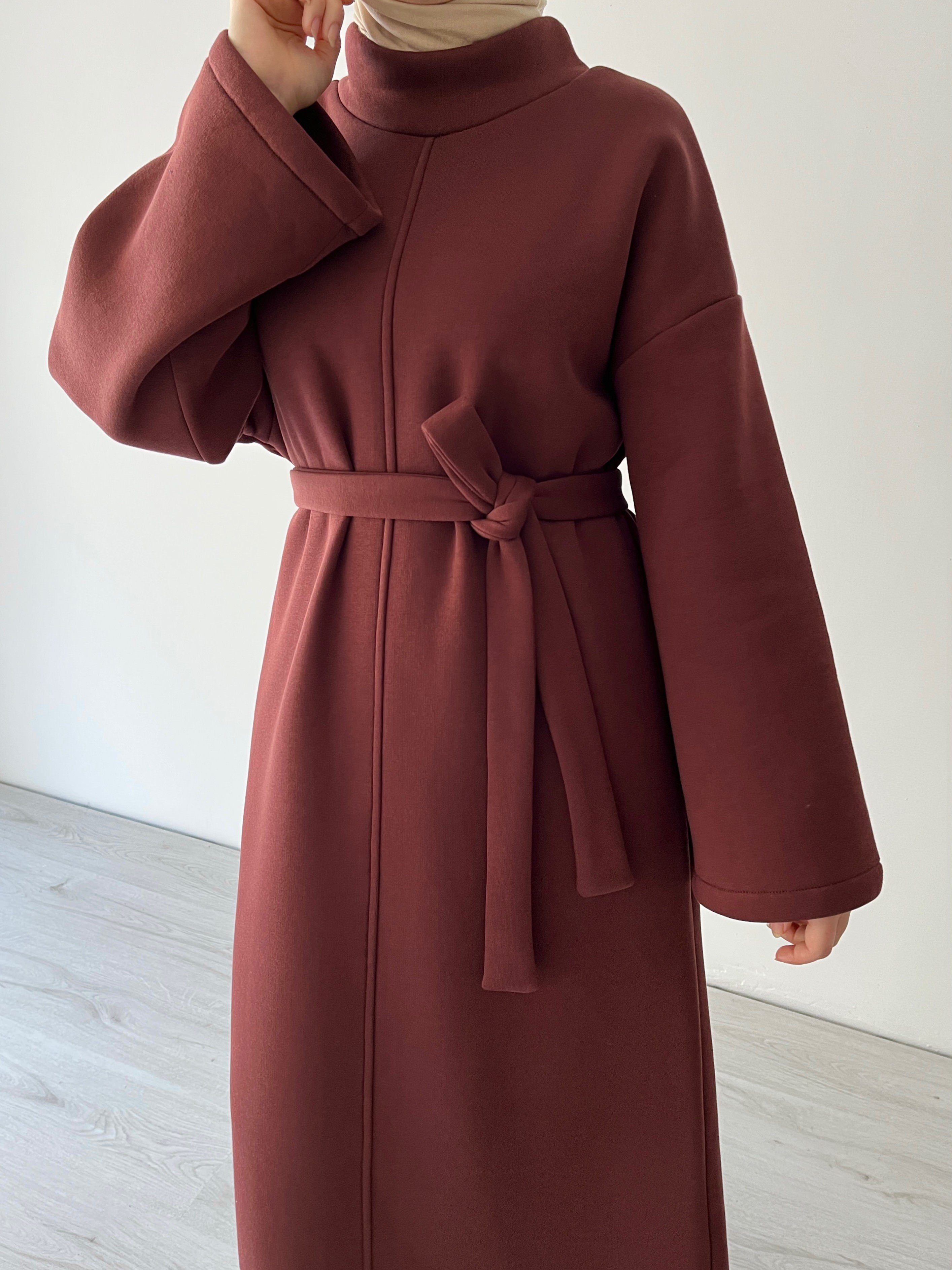 OVERSIZE SEYYAR KEMERLİ ÜÇ İPLİK ŞARDONLU ELBİSE KAHVERENGİ