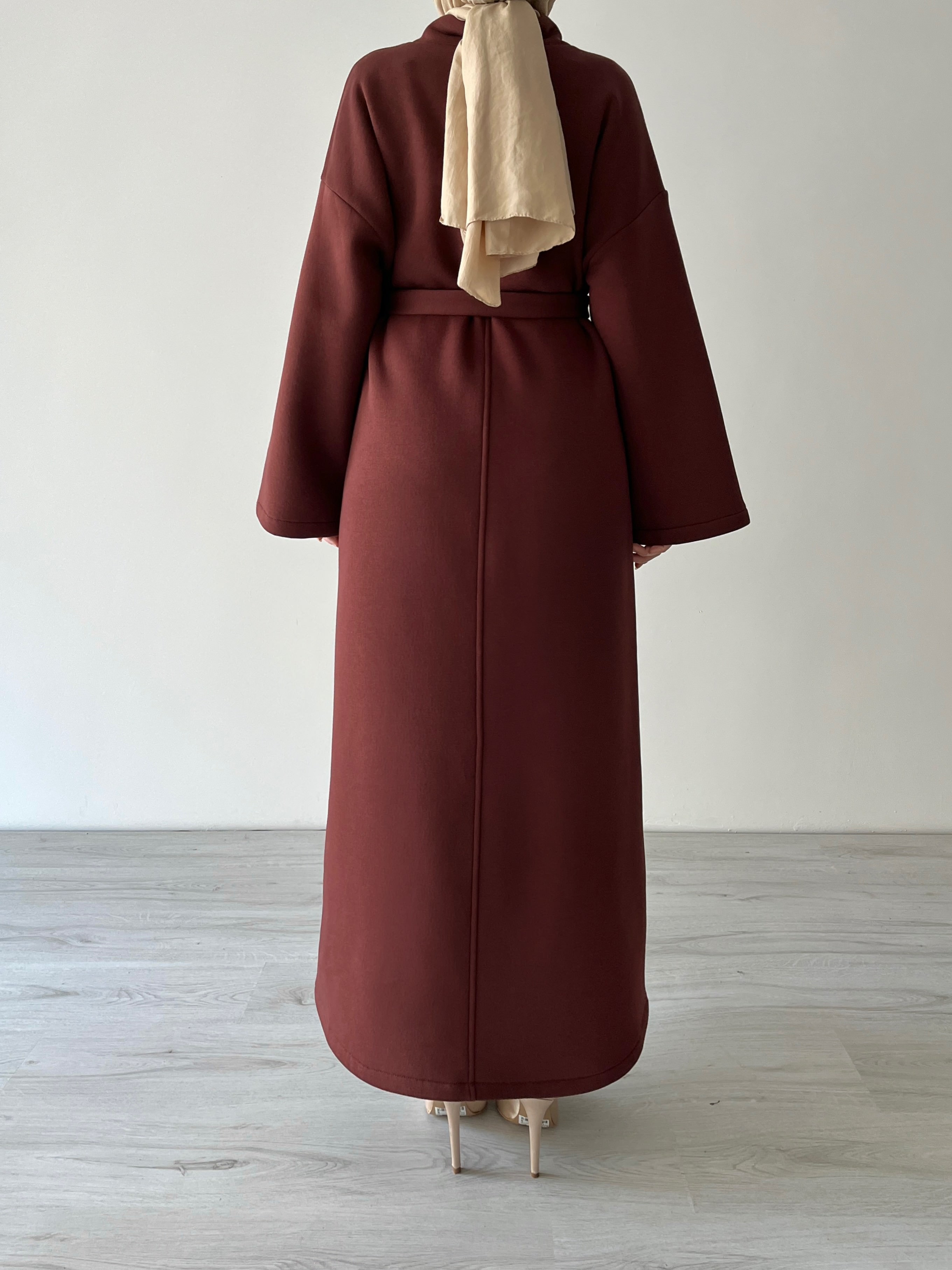 OVERSIZE SEYYAR KEMERLİ ÜÇ İPLİK ŞARDONLU ELBİSE KAHVERENGİ