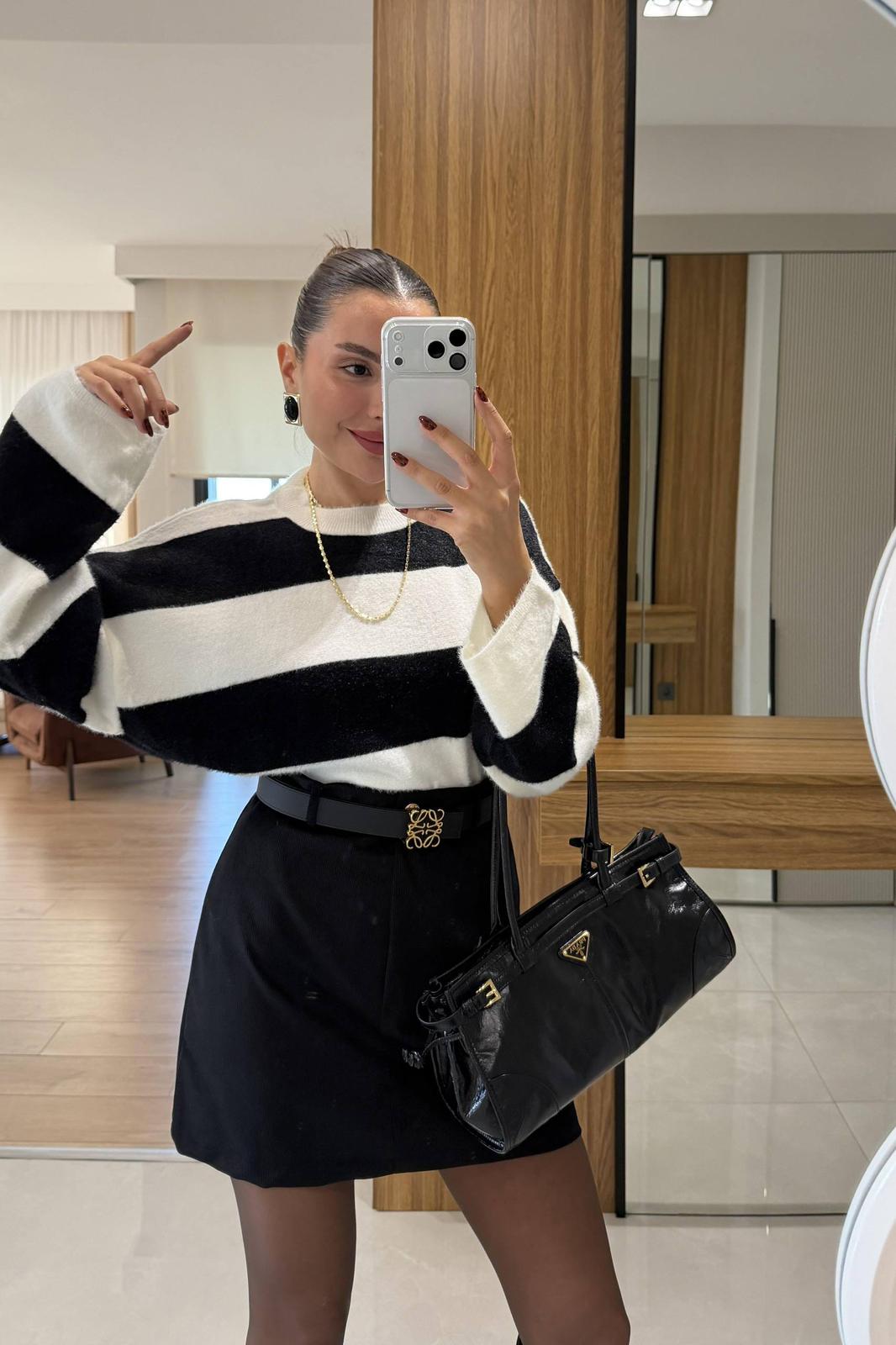 Siyah Beyaz Oversize Kazak