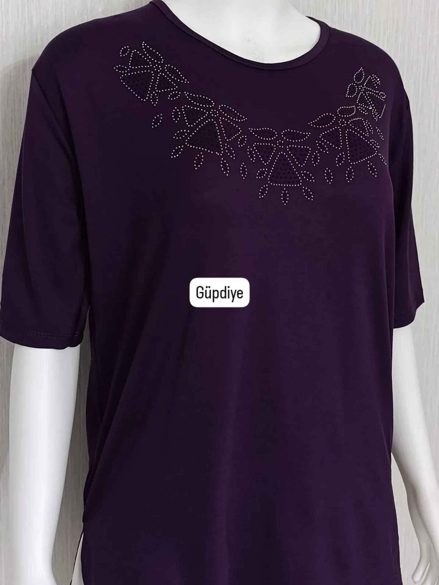 Kısa Kol Yakası Taşlı Bluz