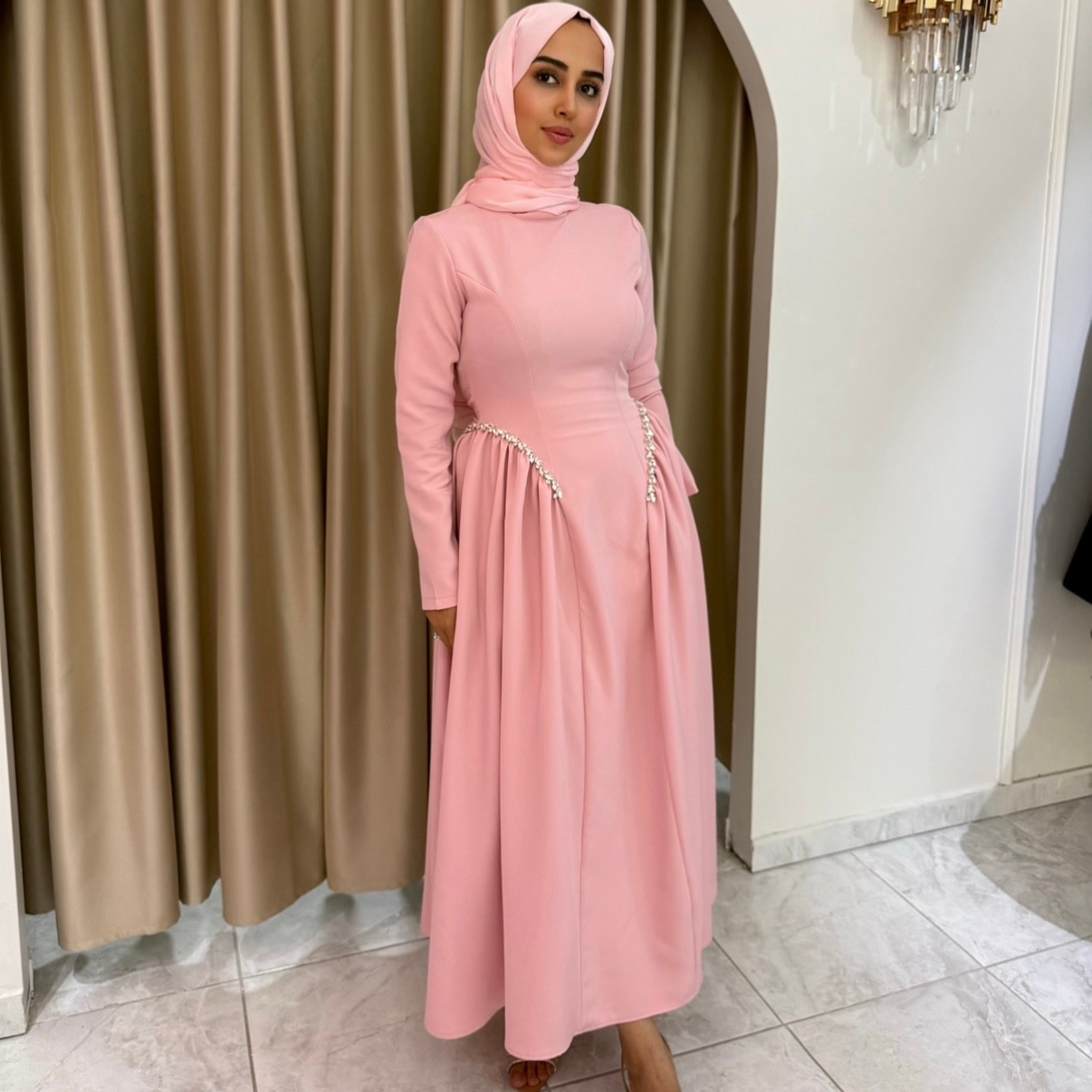 Pembe Taş İşlemeli Büzgülü Elbise