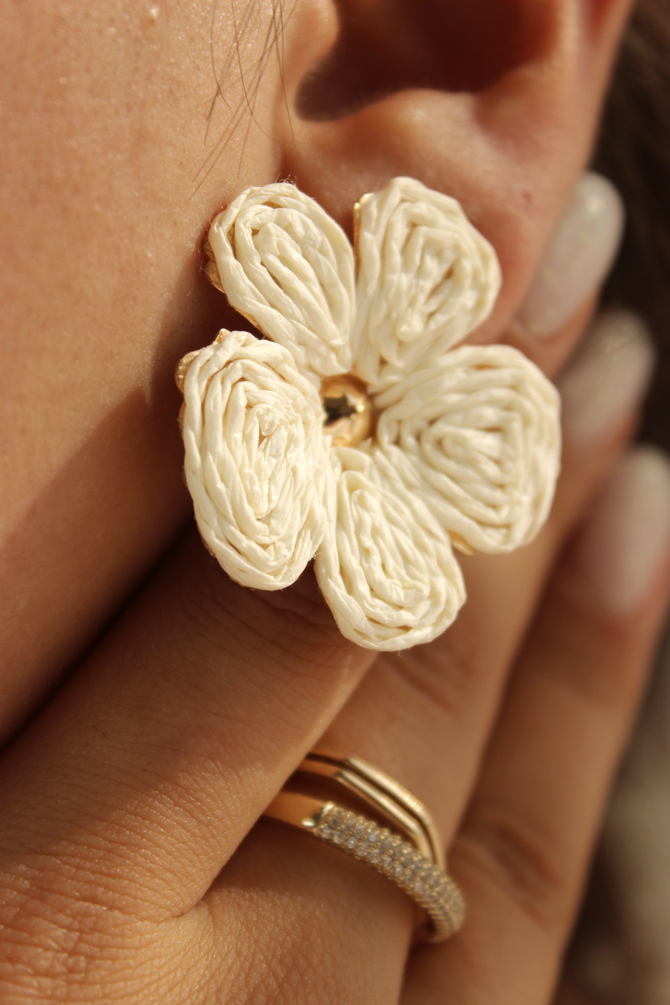Ivory Bloom Çelik Küpe