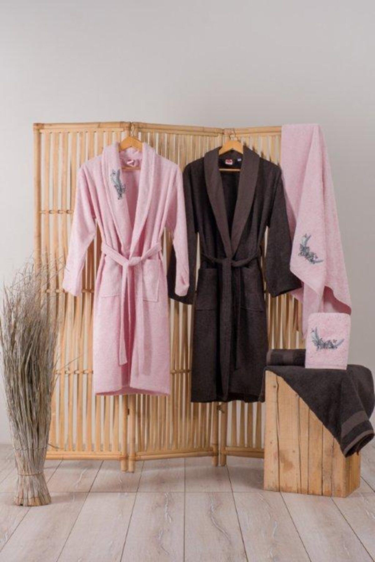 Bambu 6 Parça Aile Bornoz Seti Nakışlı Perla Pembe Antrasit