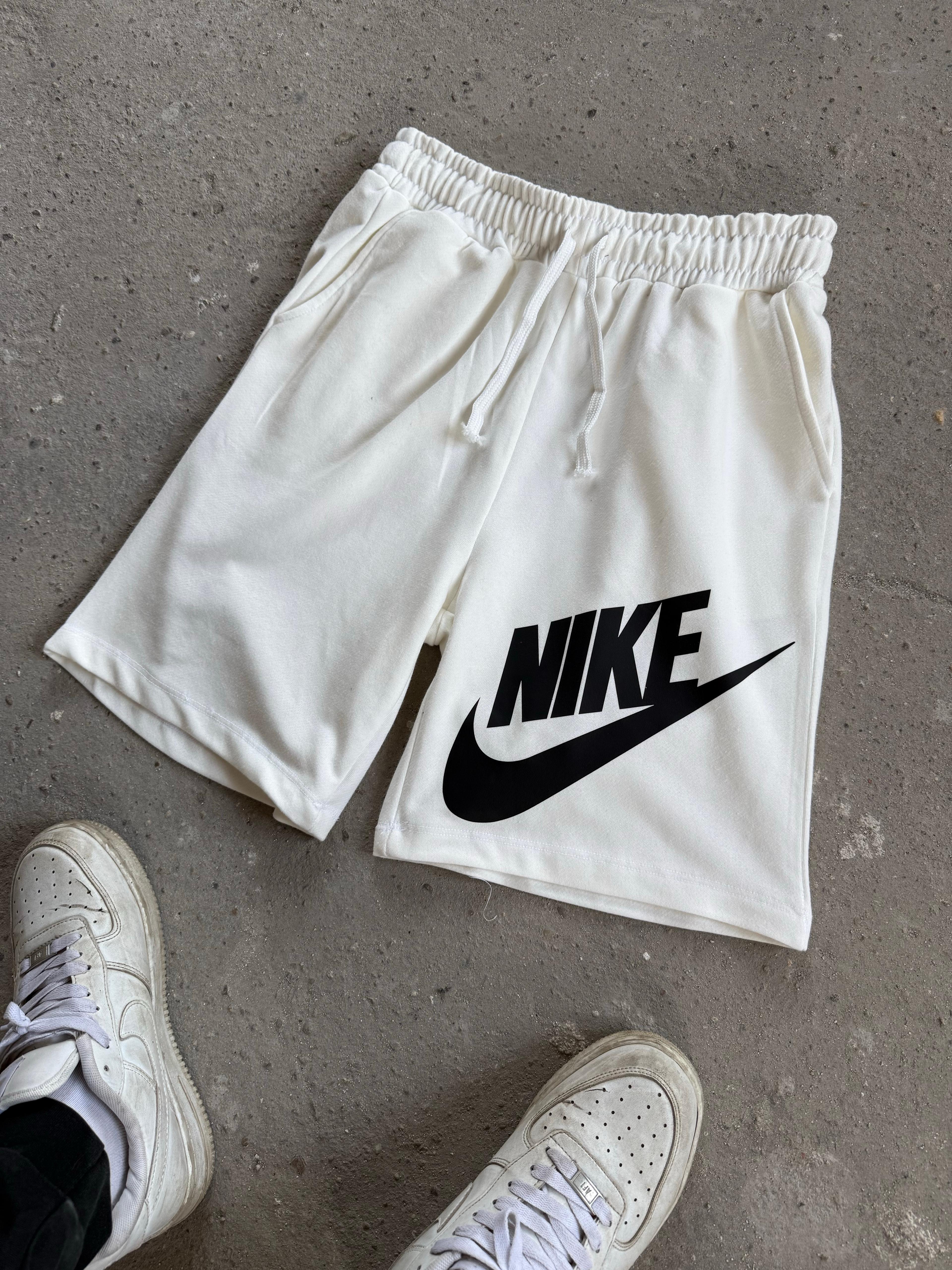 NIKE şort