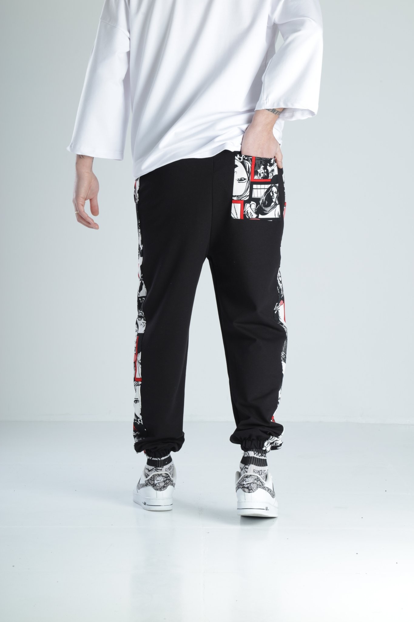Çizgi Roman Detaylı Siyah Jogger Pantolon
