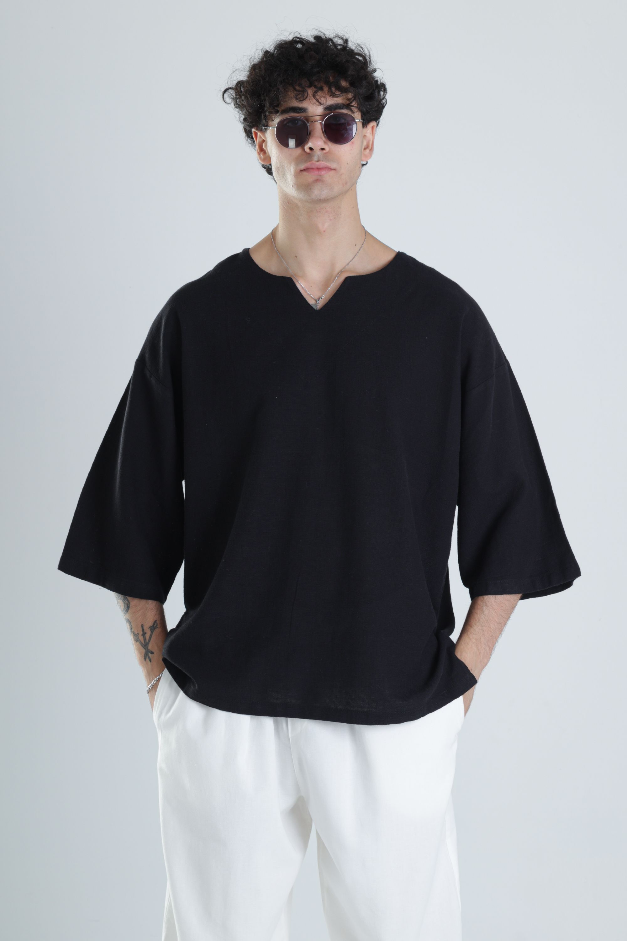 Siyah Yaka Detaylı Keten T-Shirt
