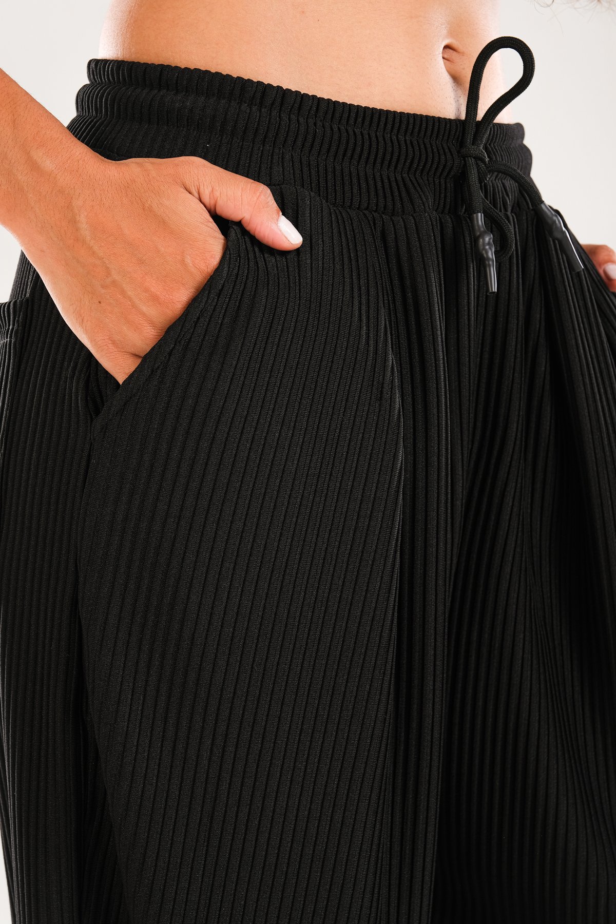 Siyah Fitilli Pileli Jogger Pantolon