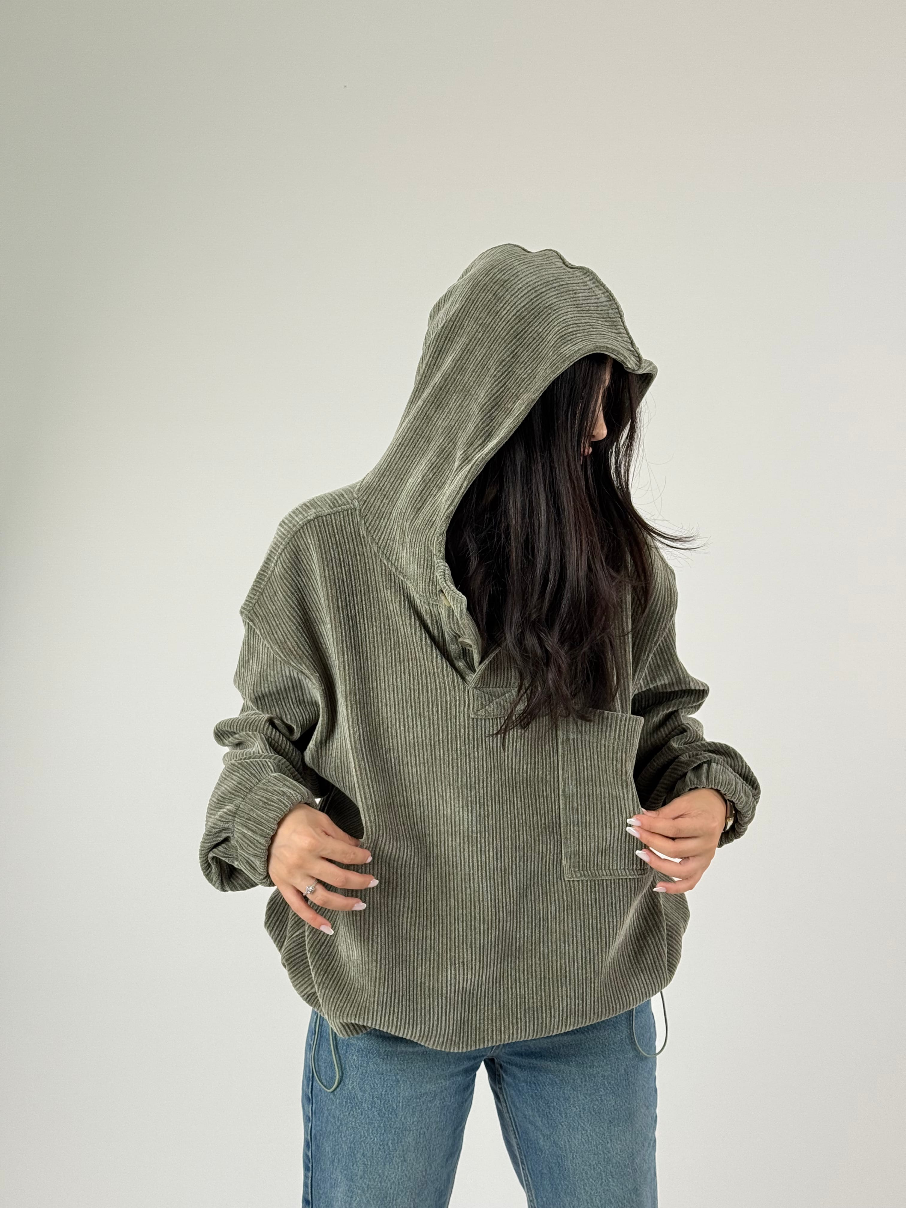 Kadife Dokulu Haki Oversize Kapüşonlu Kadın Sweatshirt