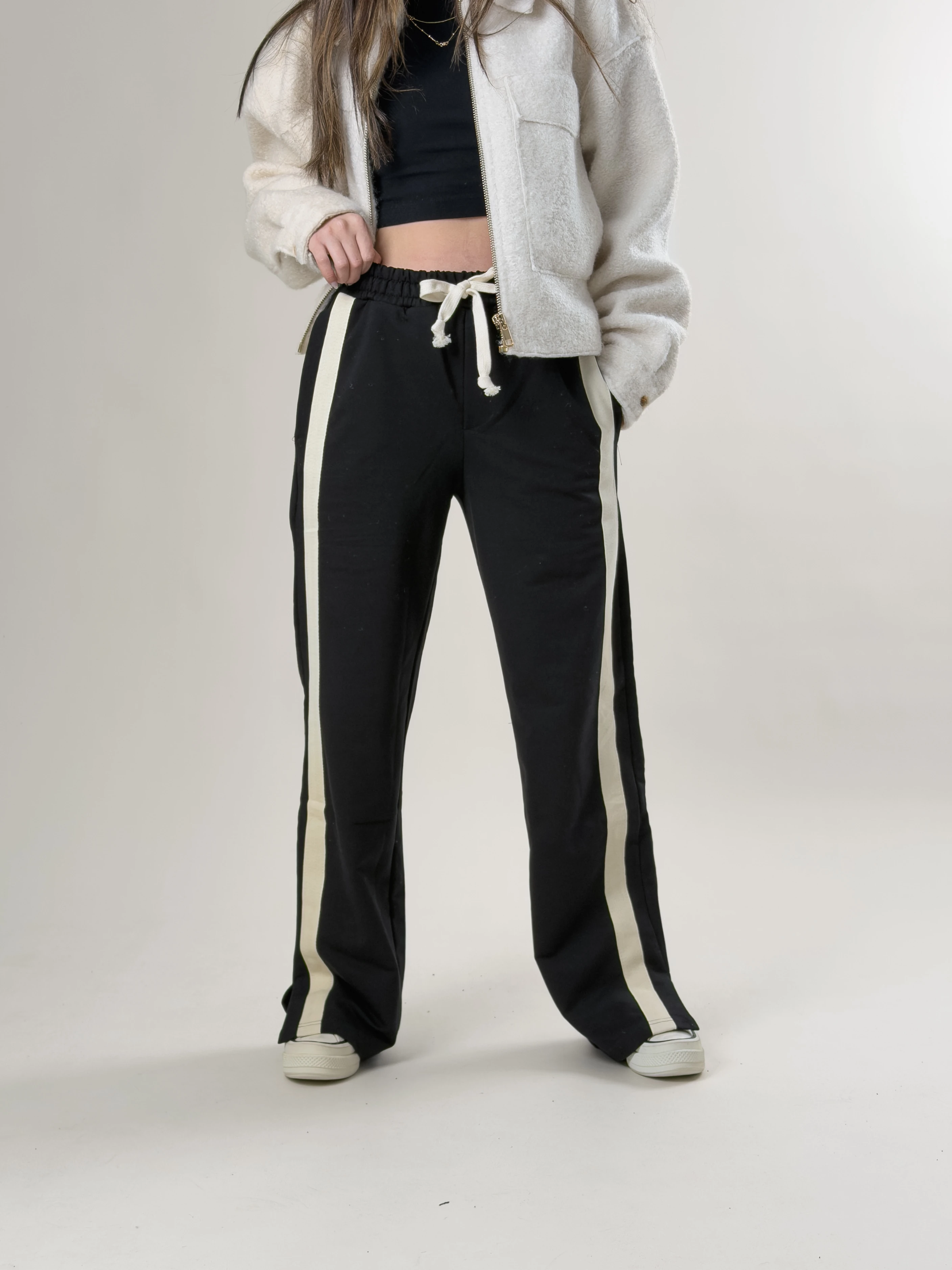 Şeritli Yırtmaç Detaylı Siyah Kadın Eşofman COC2644