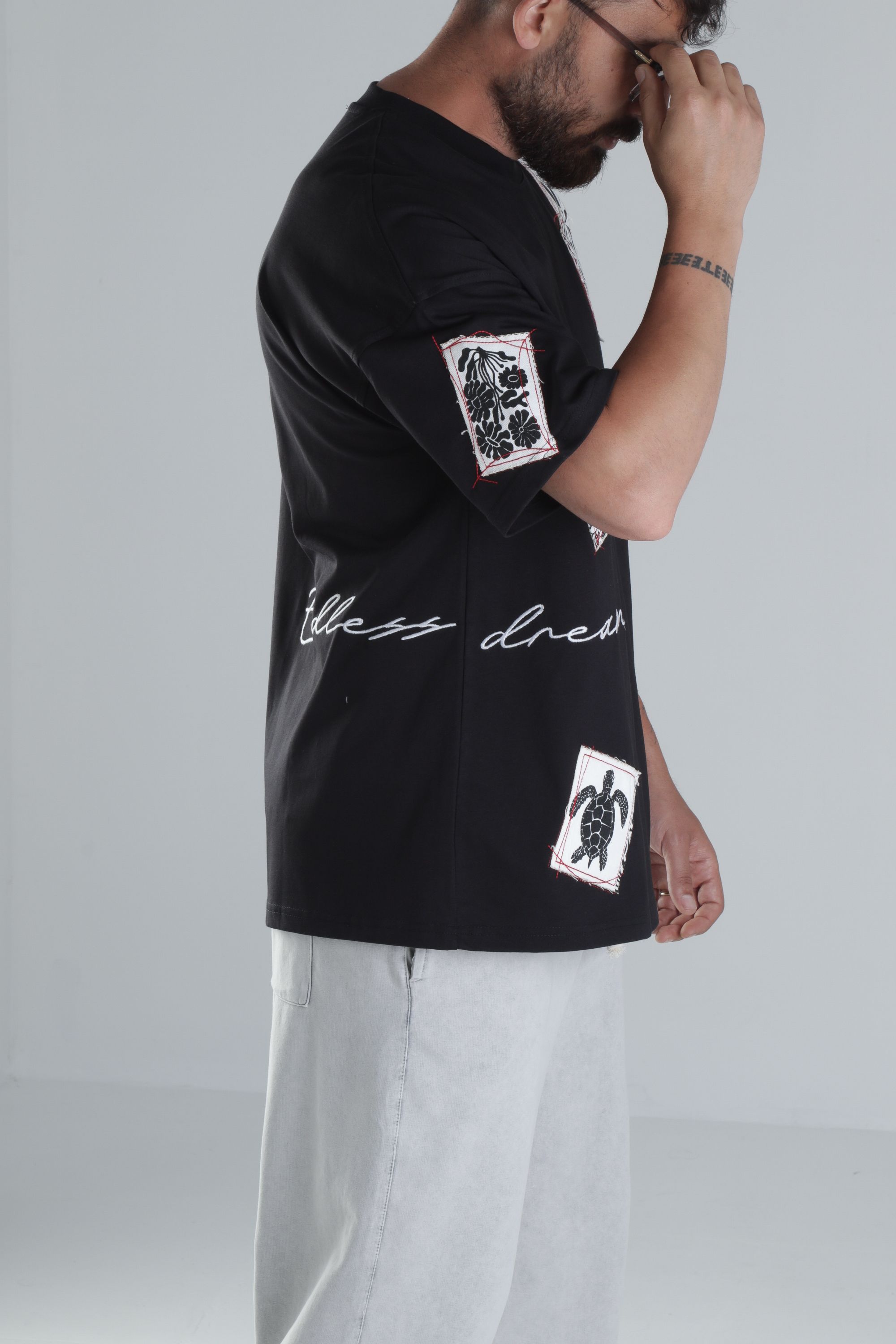 Yama Desenli Siyah Tasarım T-Shirt