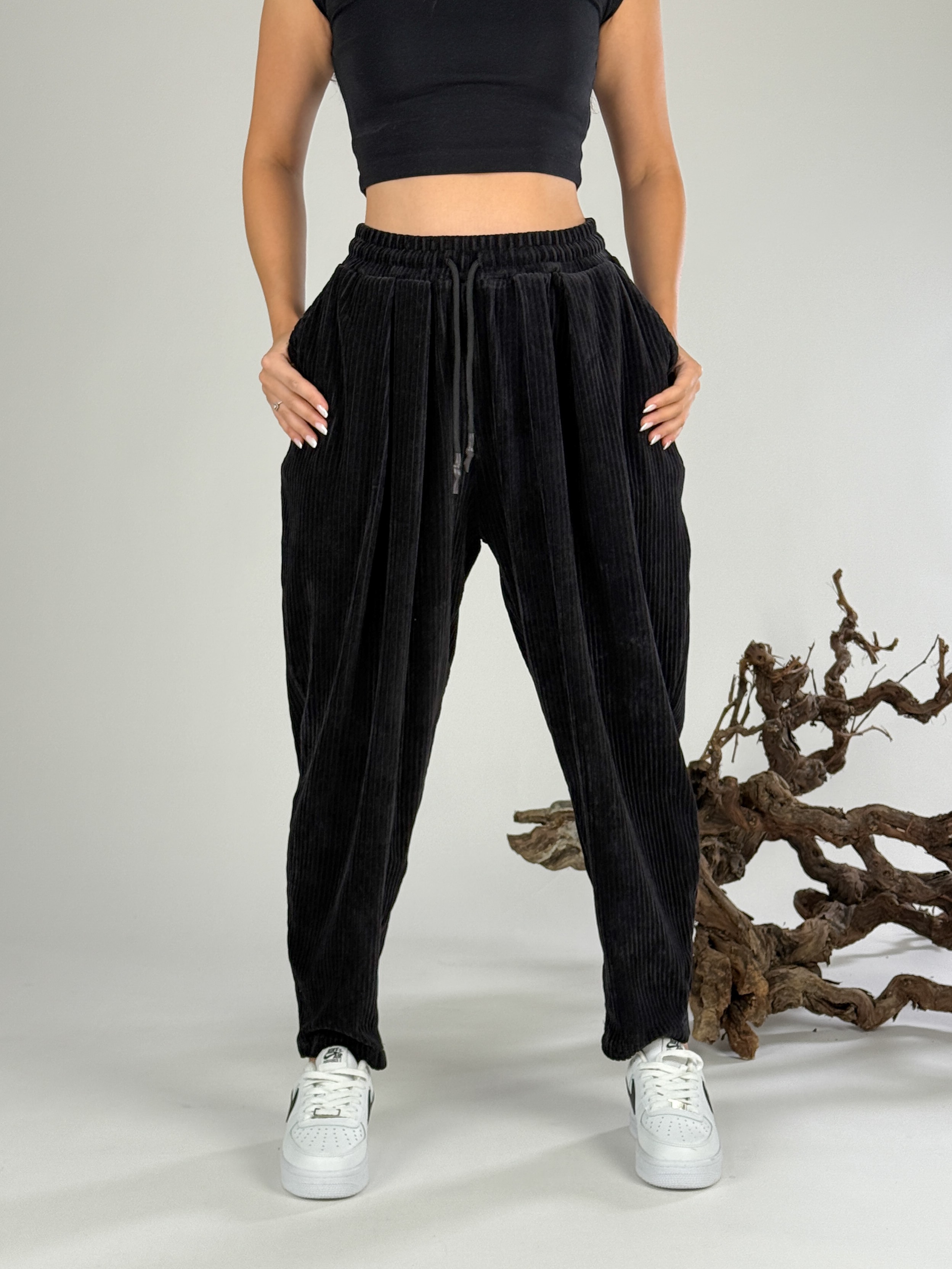Siyah Kadife Pileli Kadın Jogger Pantolon