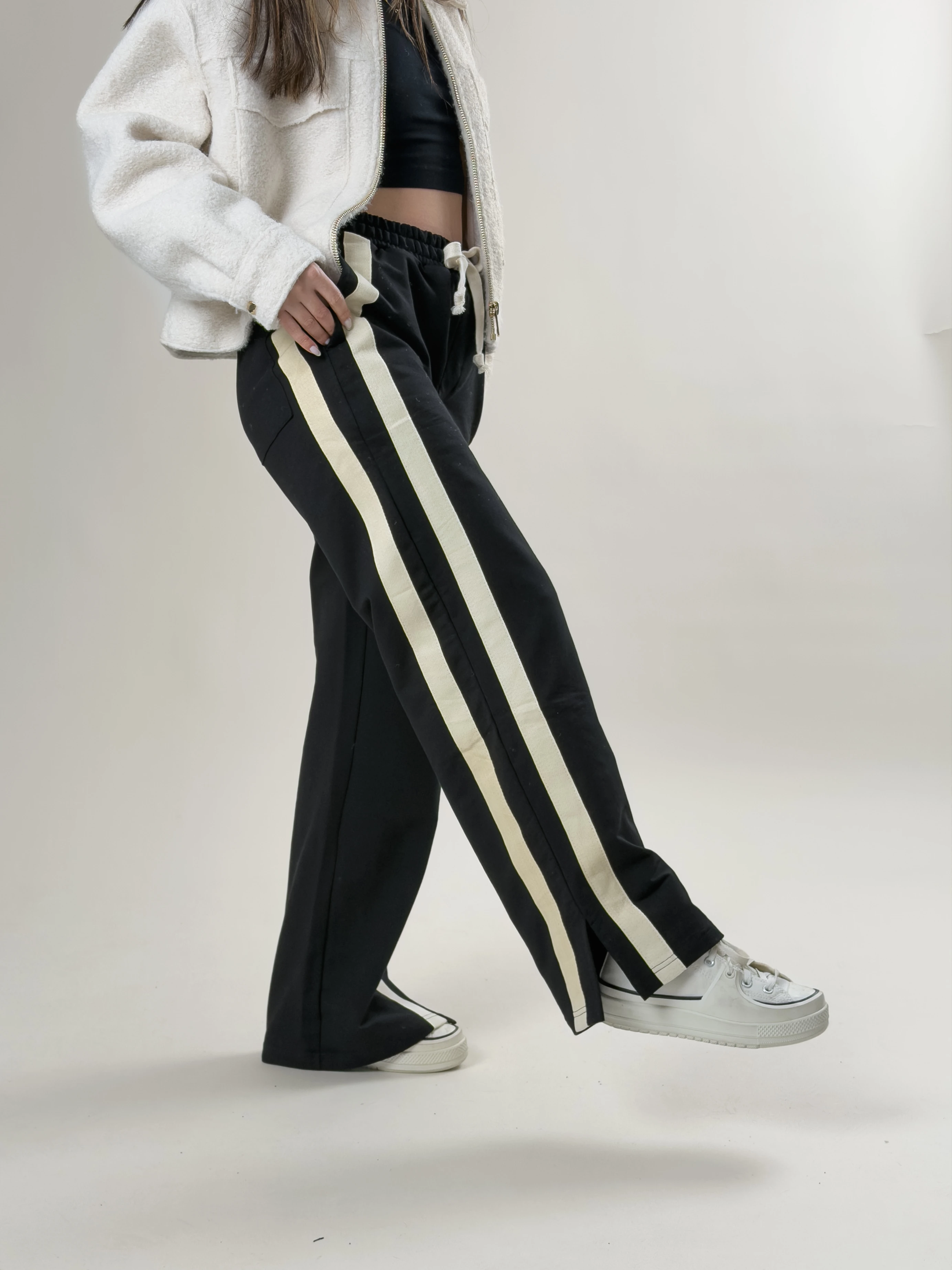 Şeritli Yırtmaç Detaylı Siyah Kadın Eşofman COC2644