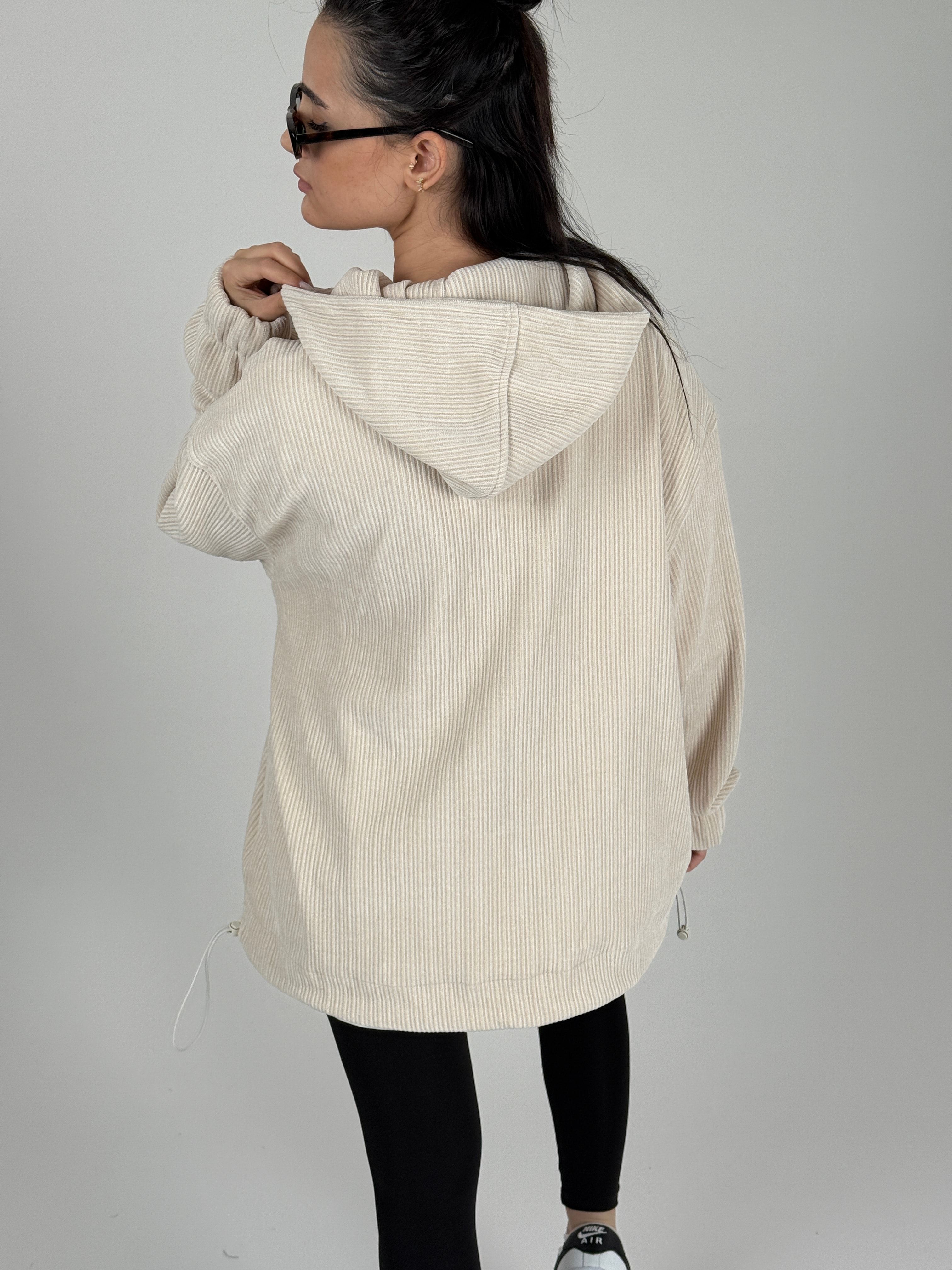 Kadife Dokulu Bej Oversize Kapüşonlu Kadın Sweatshirt