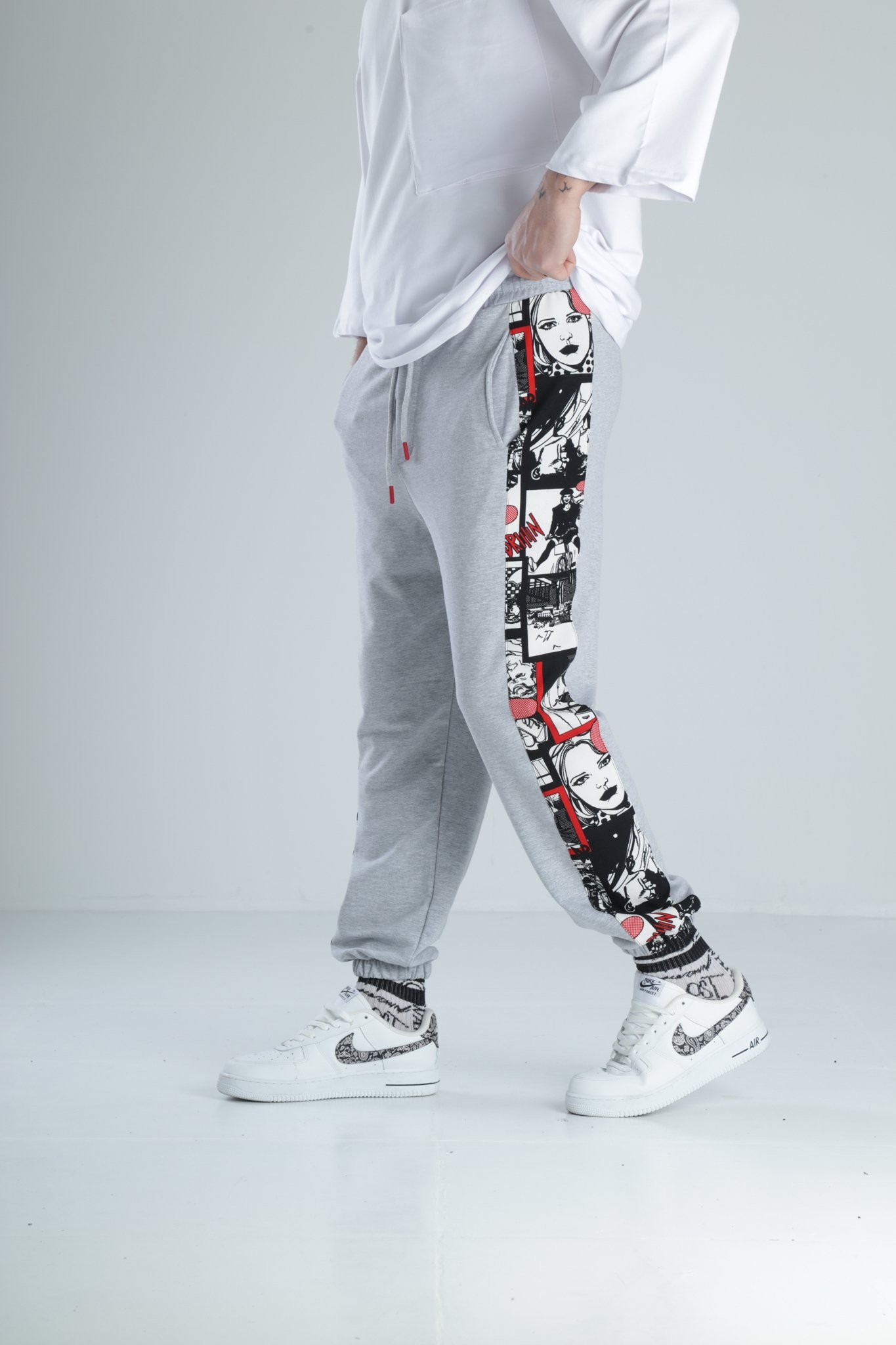 Çizgi Roman Detaylı Gri Jogger Pantolon