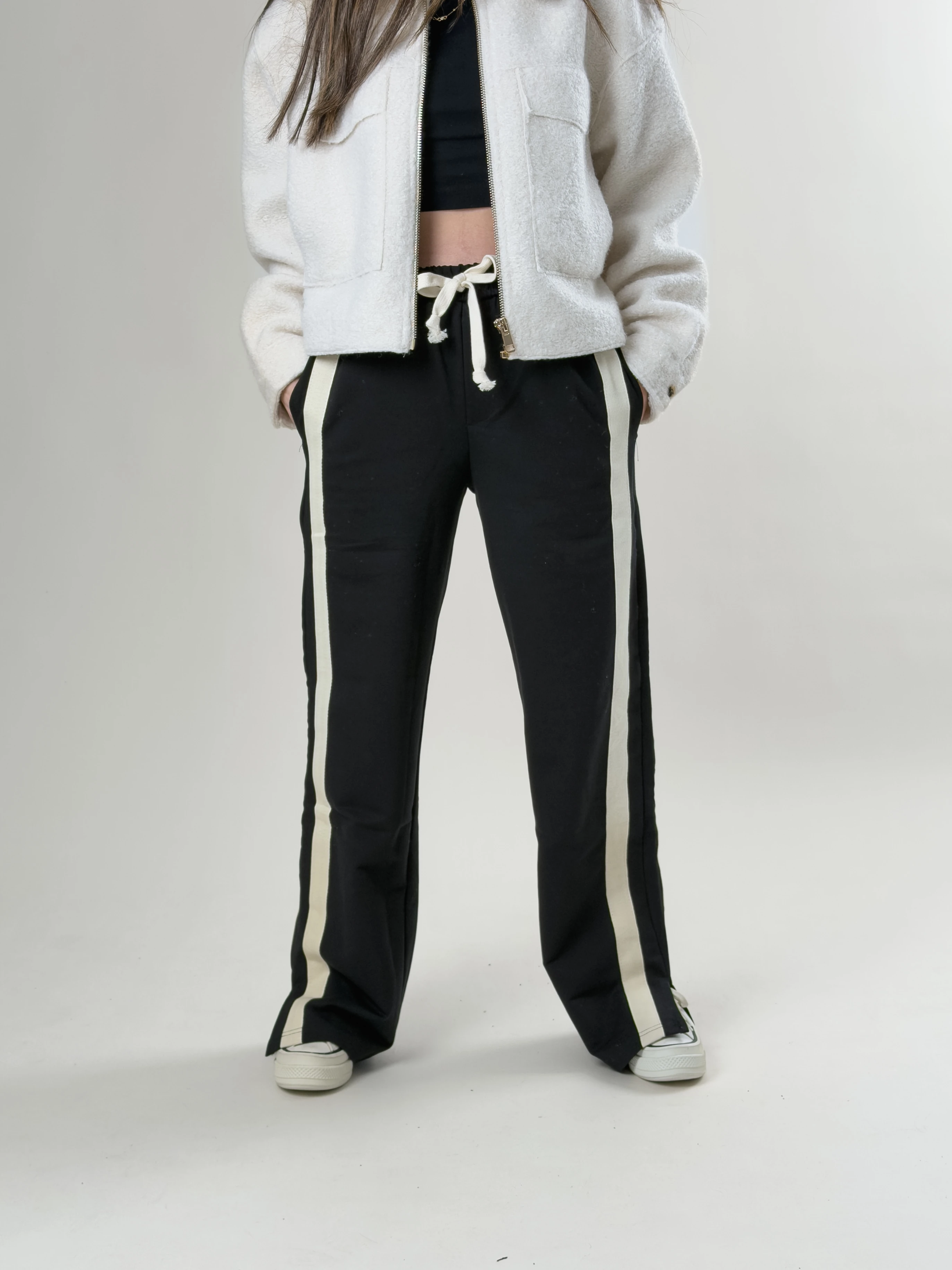 Şeritli Yırtmaç Detaylı Siyah Kadın Eşofman COC2644