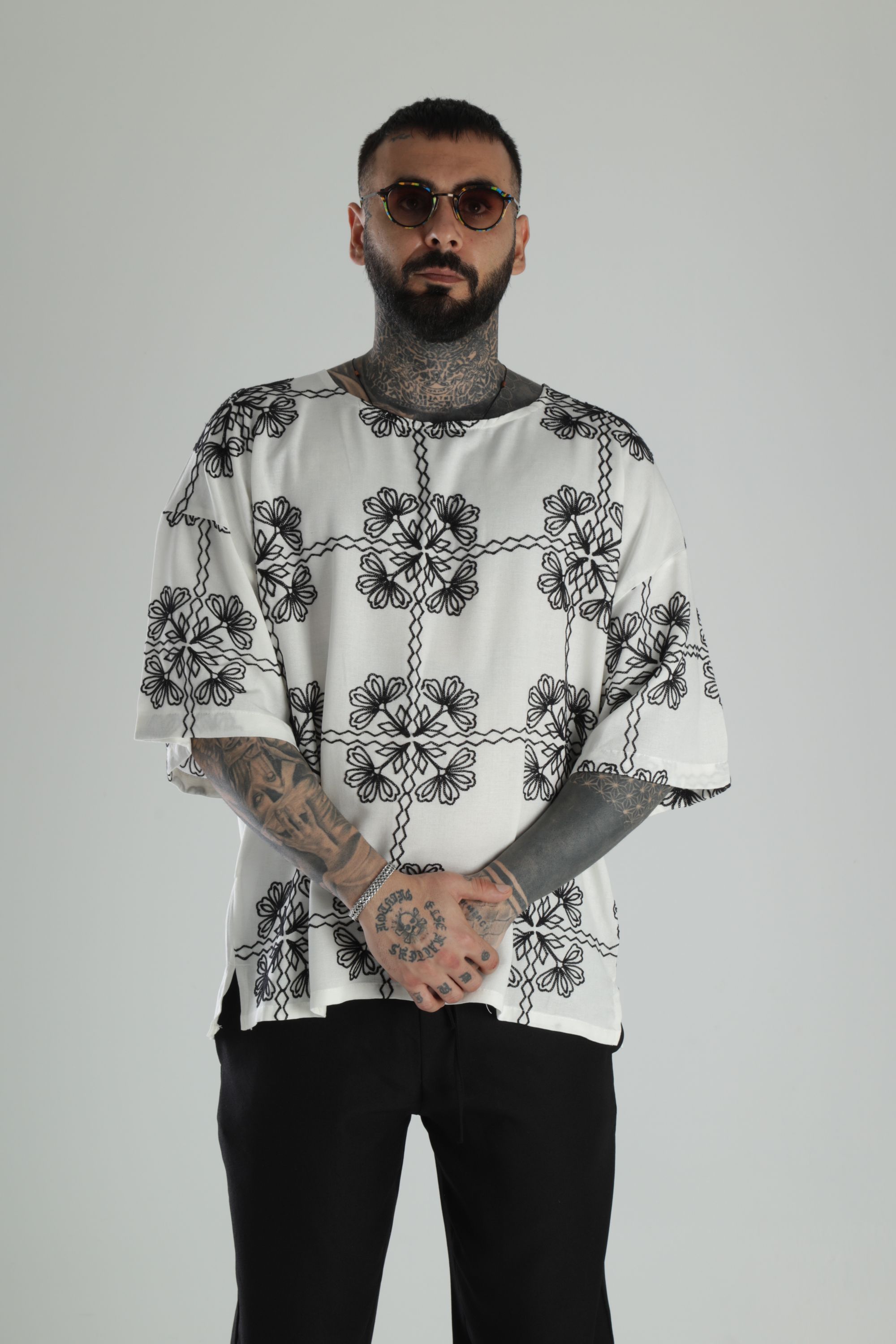 Siyah Nakış İşlemeli Oversize T-Shirt