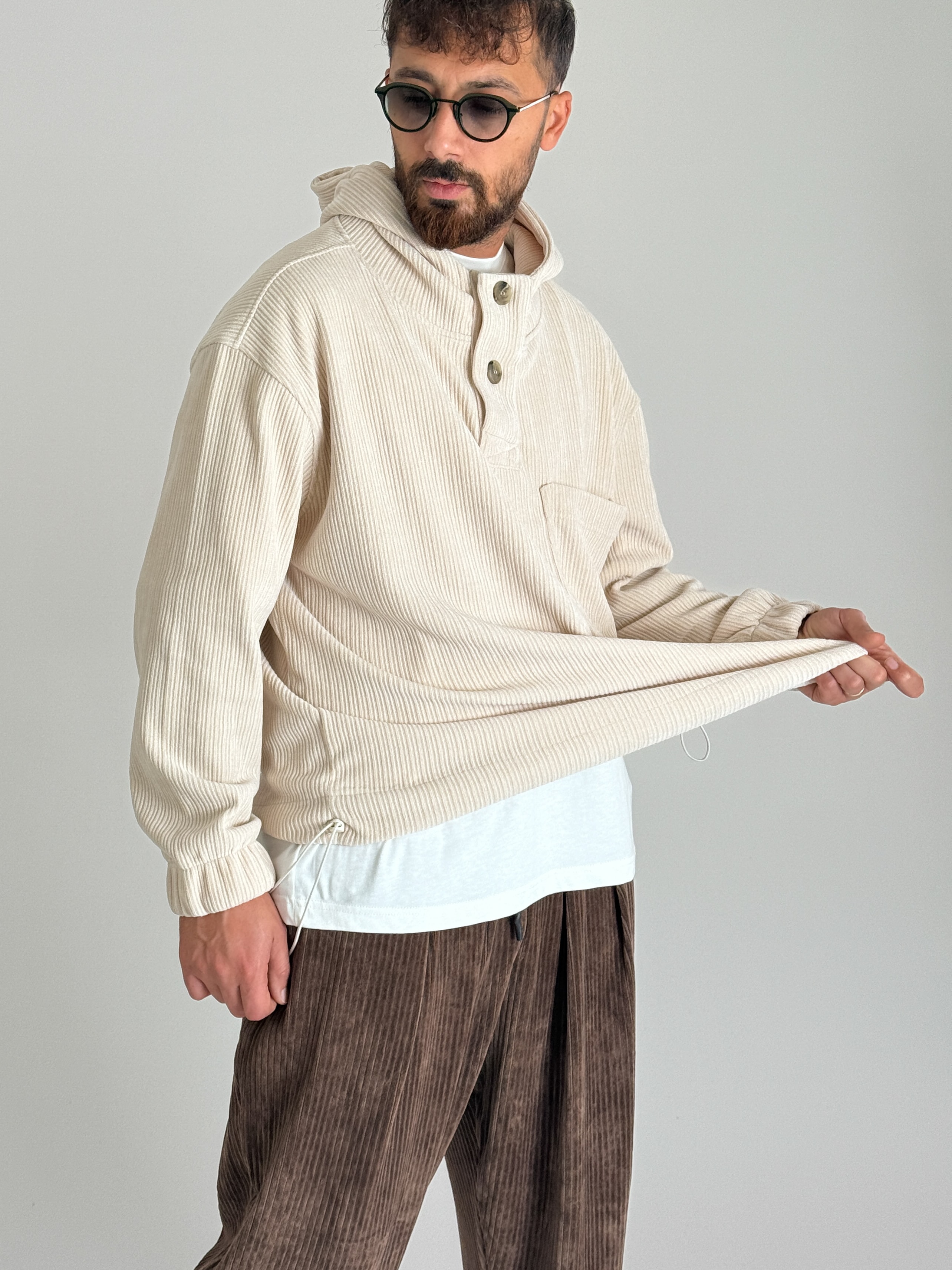 Kadife Dokulu Bej Oversize Kapüşonlu Erkek Sweatshirt
