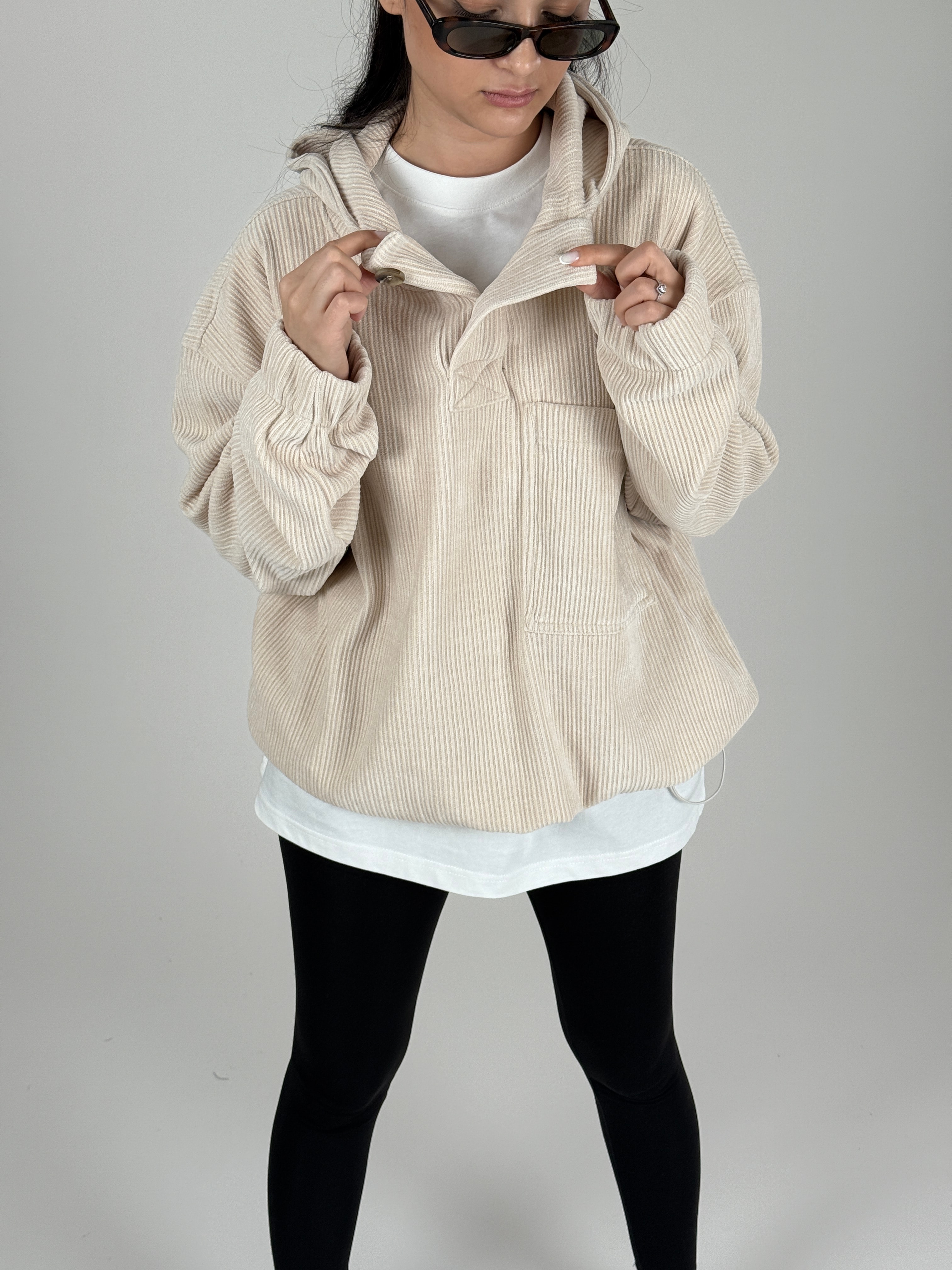 Kadife Dokulu Bej Oversize Kapüşonlu Kadın Sweatshirt