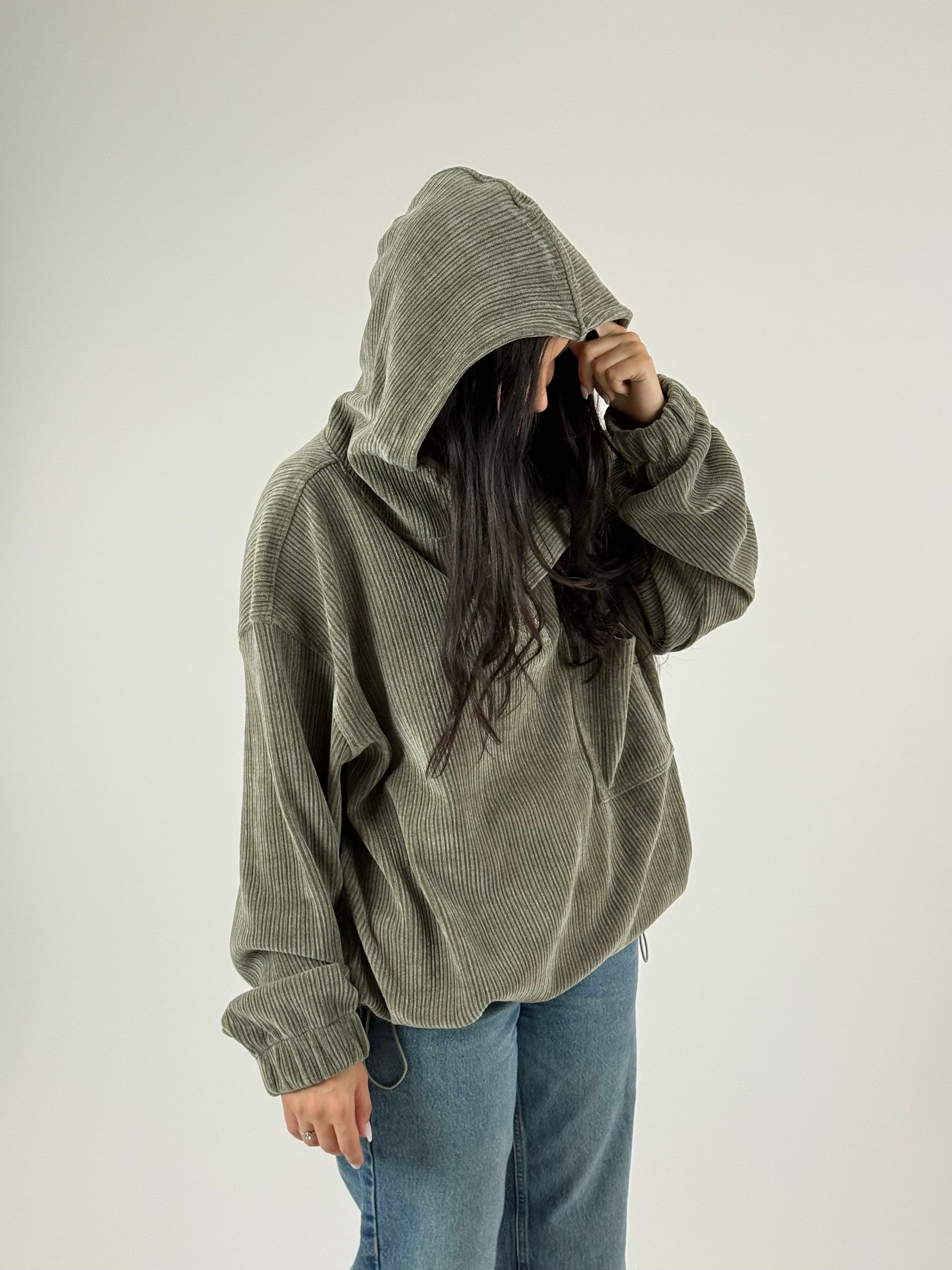 Kadife Dokulu Haki Oversize Kapüşonlu Kadın Sweatshirt