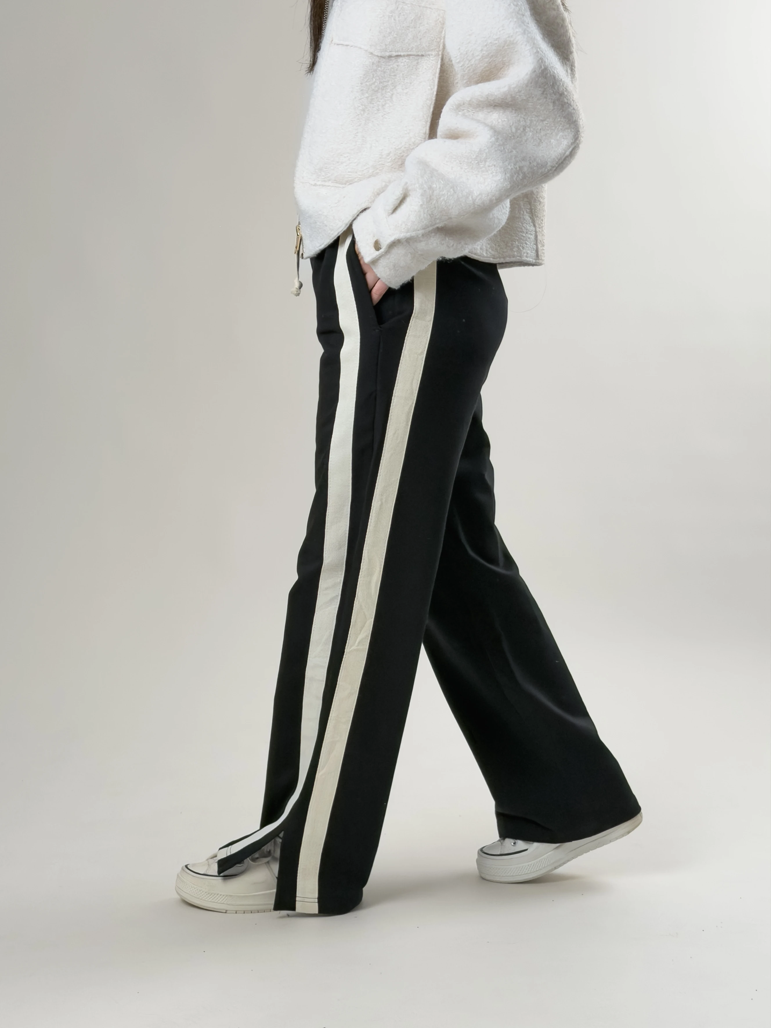 Şeritli Yırtmaç Detaylı Siyah Kadın Eşofman COC2644