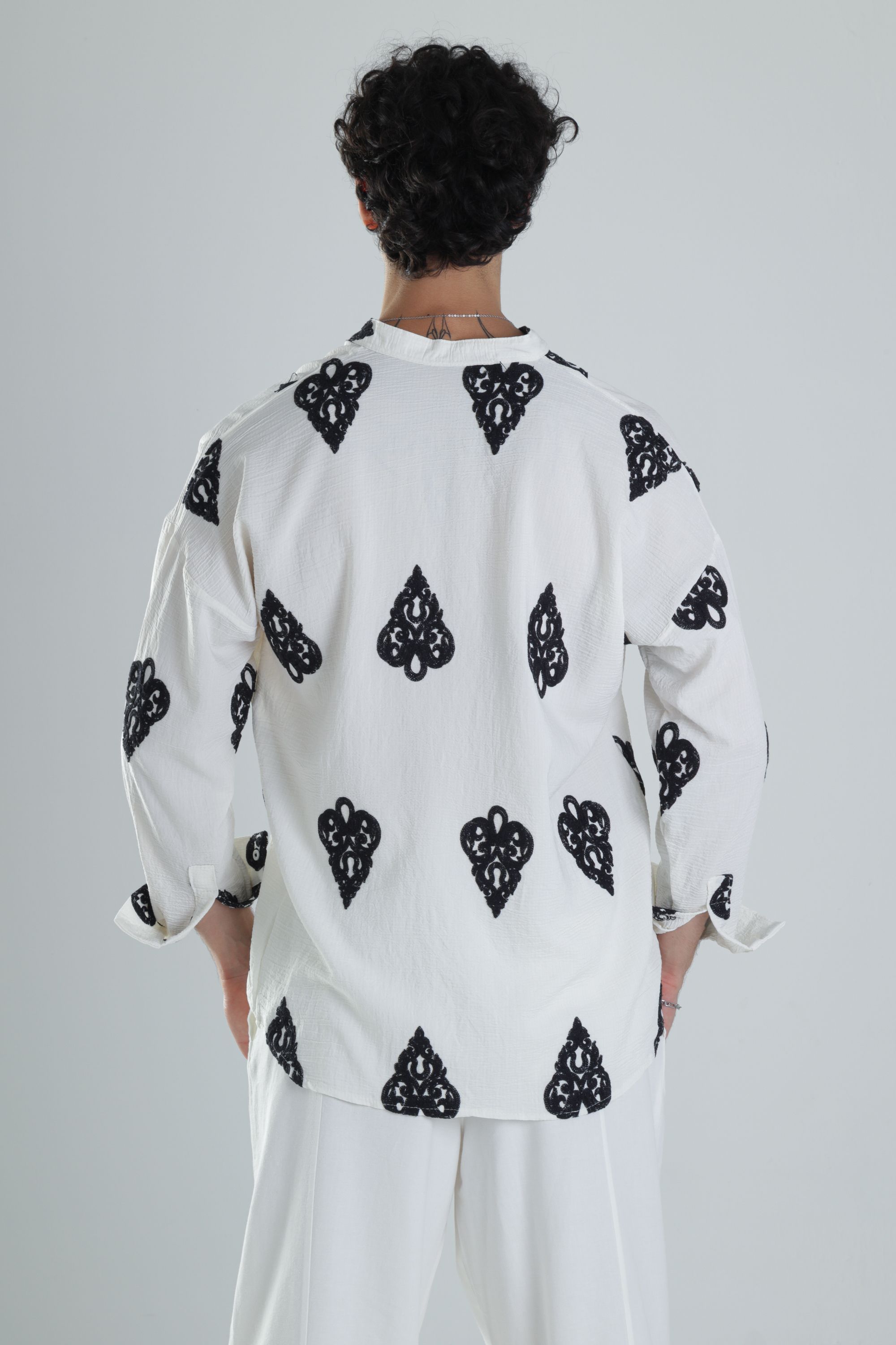 Siyah Nakış Detaylı Oversize Gömlek