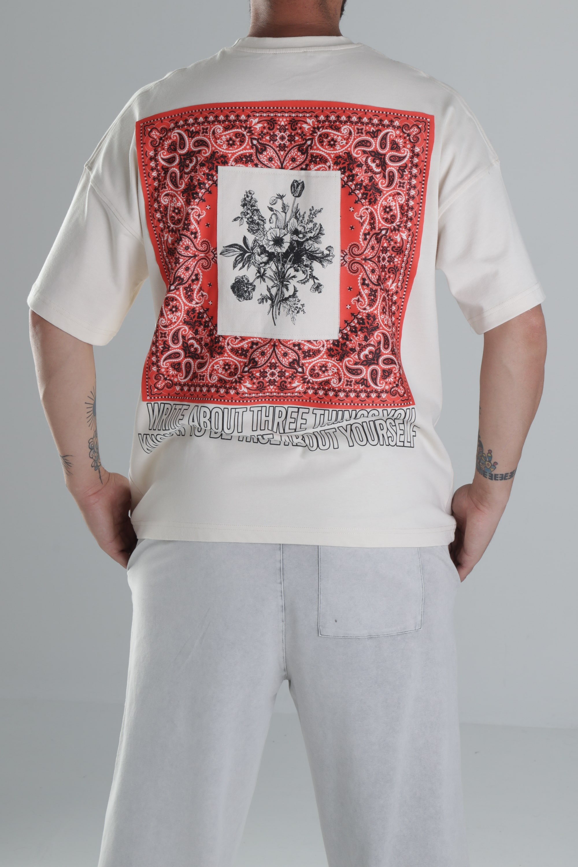 Halı Desenli Bej Tasarım T-Shirt