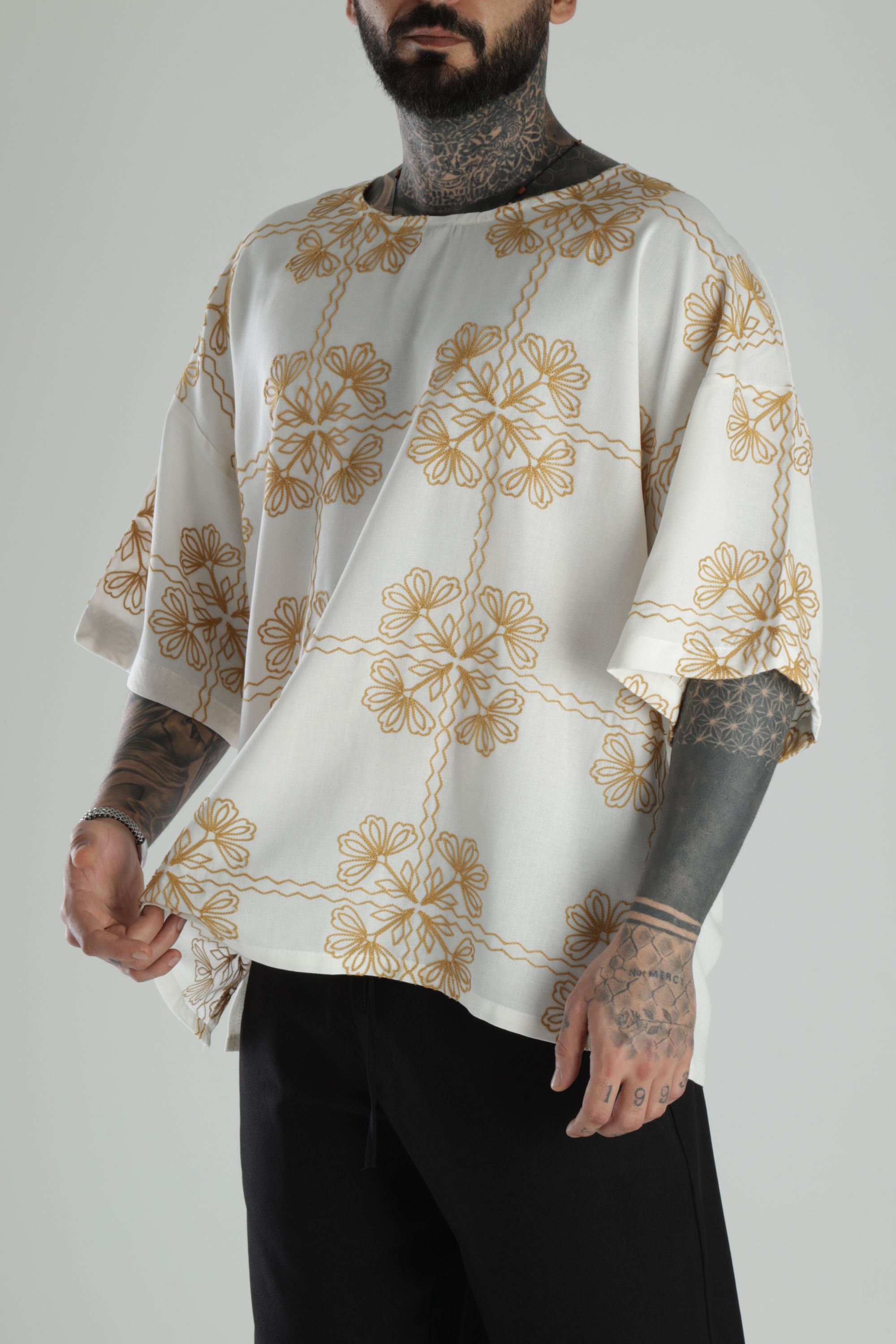 Sarı Nakış İşlemeli Oversize T-Shirt