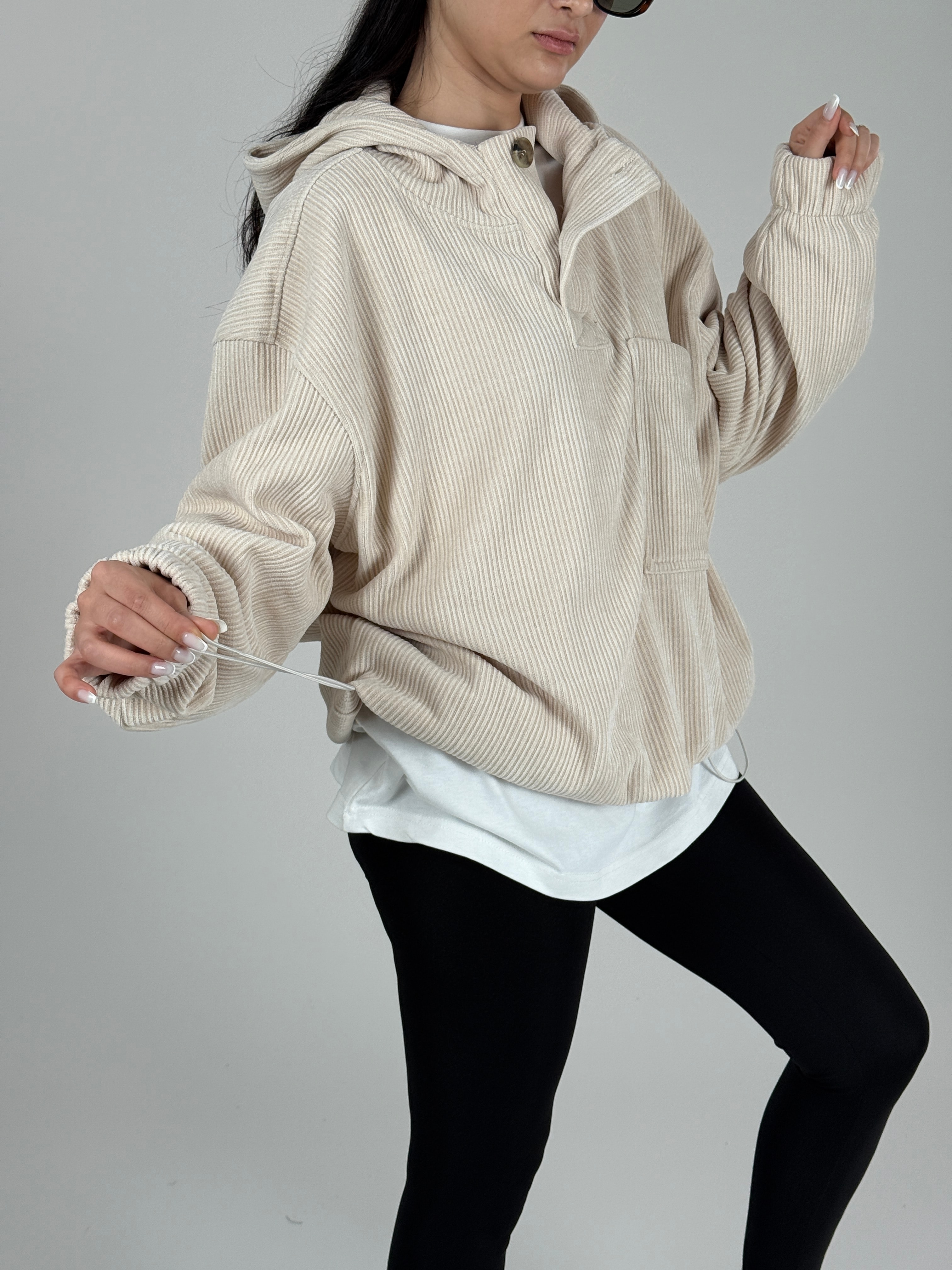 Kadife Dokulu Bej Oversize Kapüşonlu Kadın Sweatshirt
