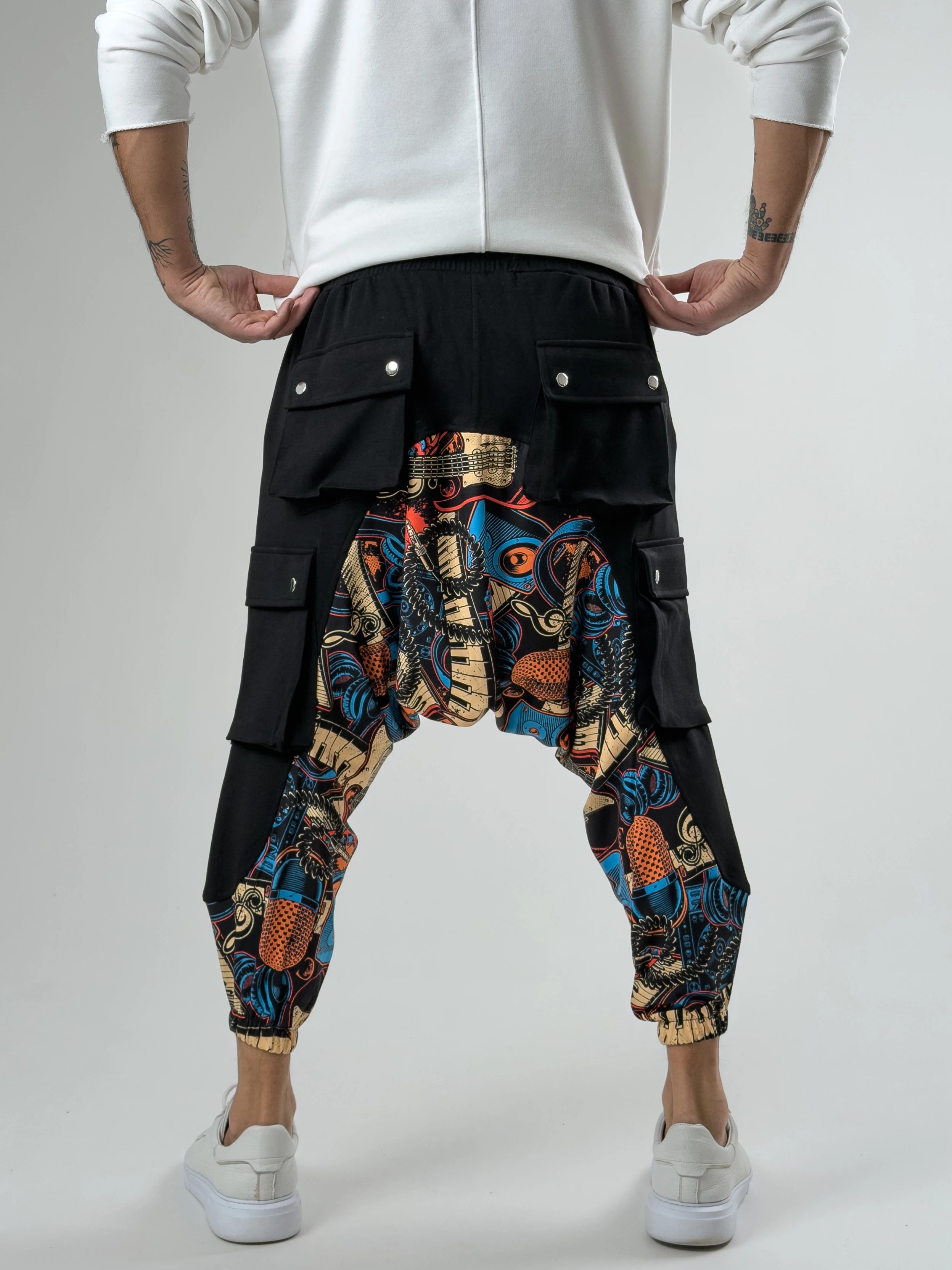 Garni Tasarım Erkek Siyah Müzik Desenli Spor Şalvar COC2619