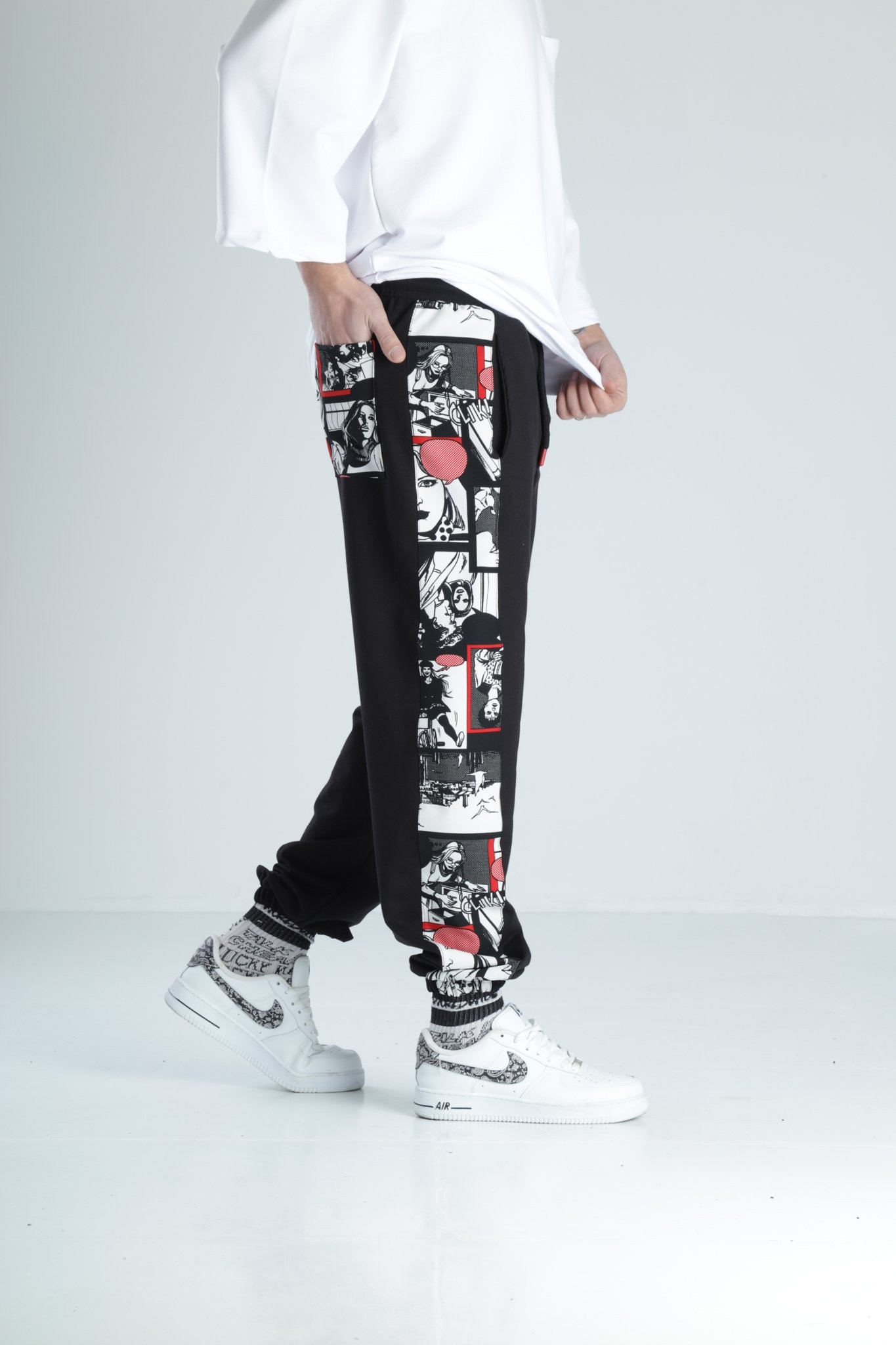 Çizgi Roman Detaylı Siyah Jogger Pantolon