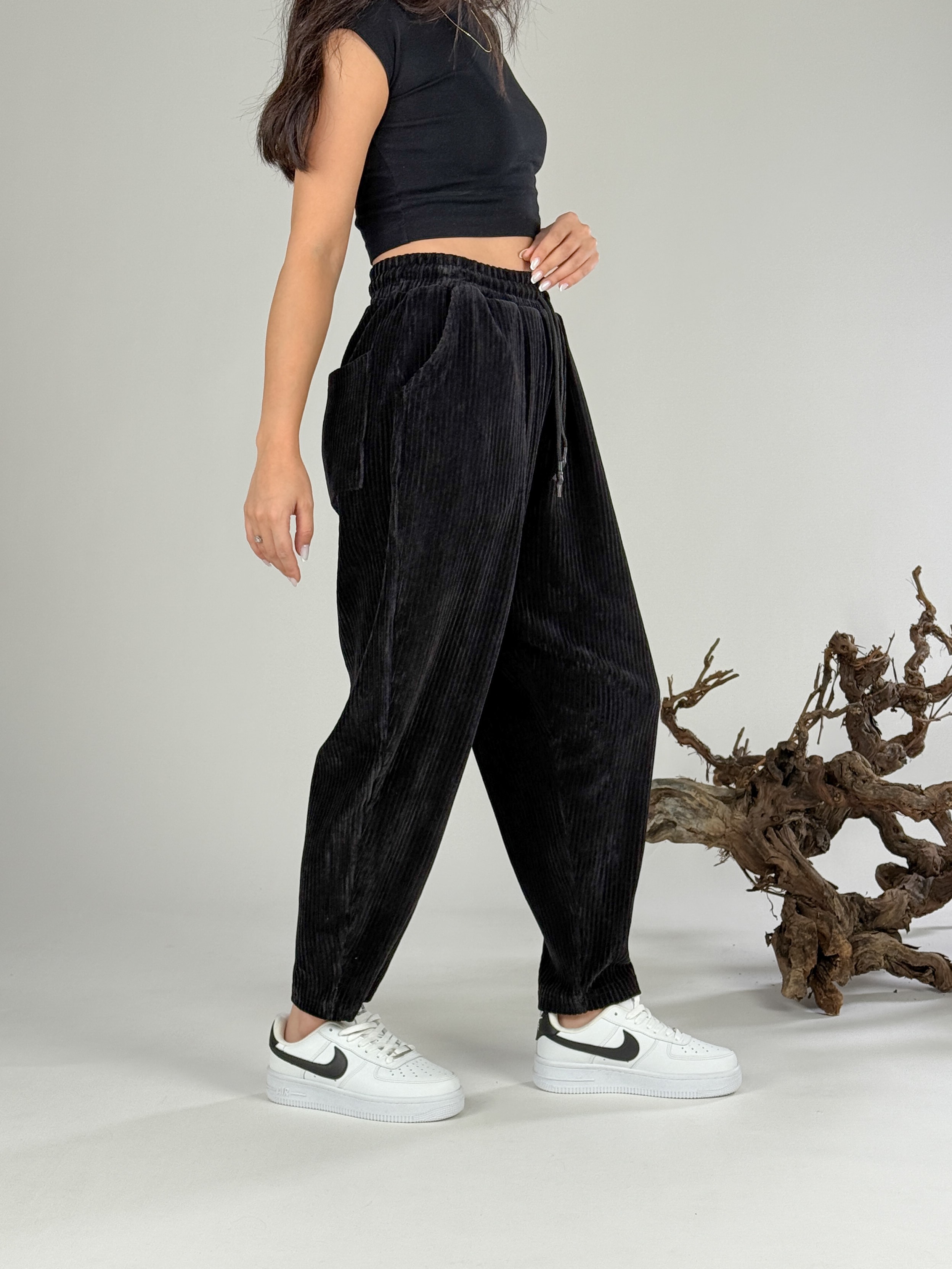 Siyah Kadife Pileli Kadın Jogger Pantolon