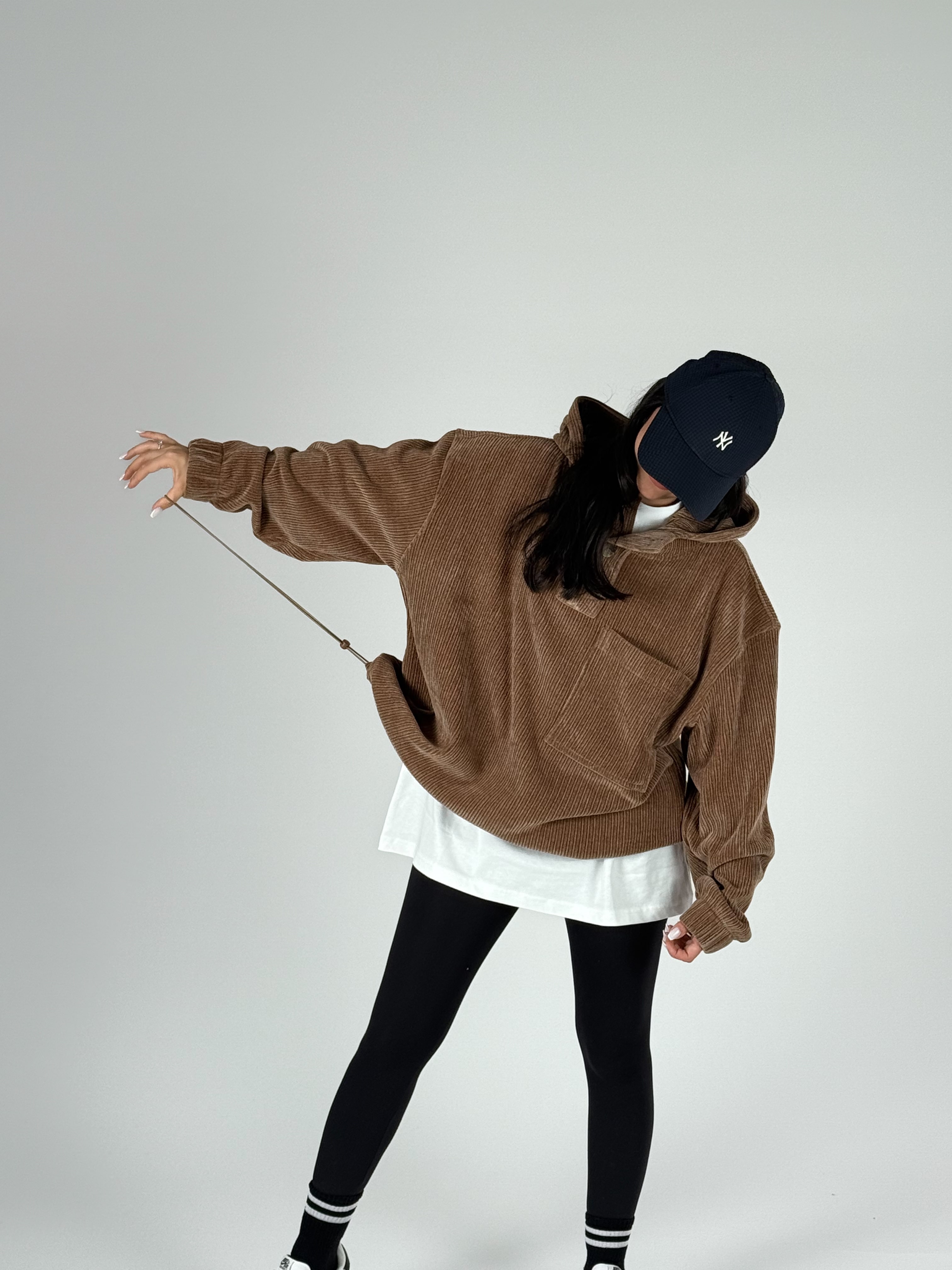 Kadife Dokulu Kahve Oversize Kapüşonlu Kadın Sweatshirt