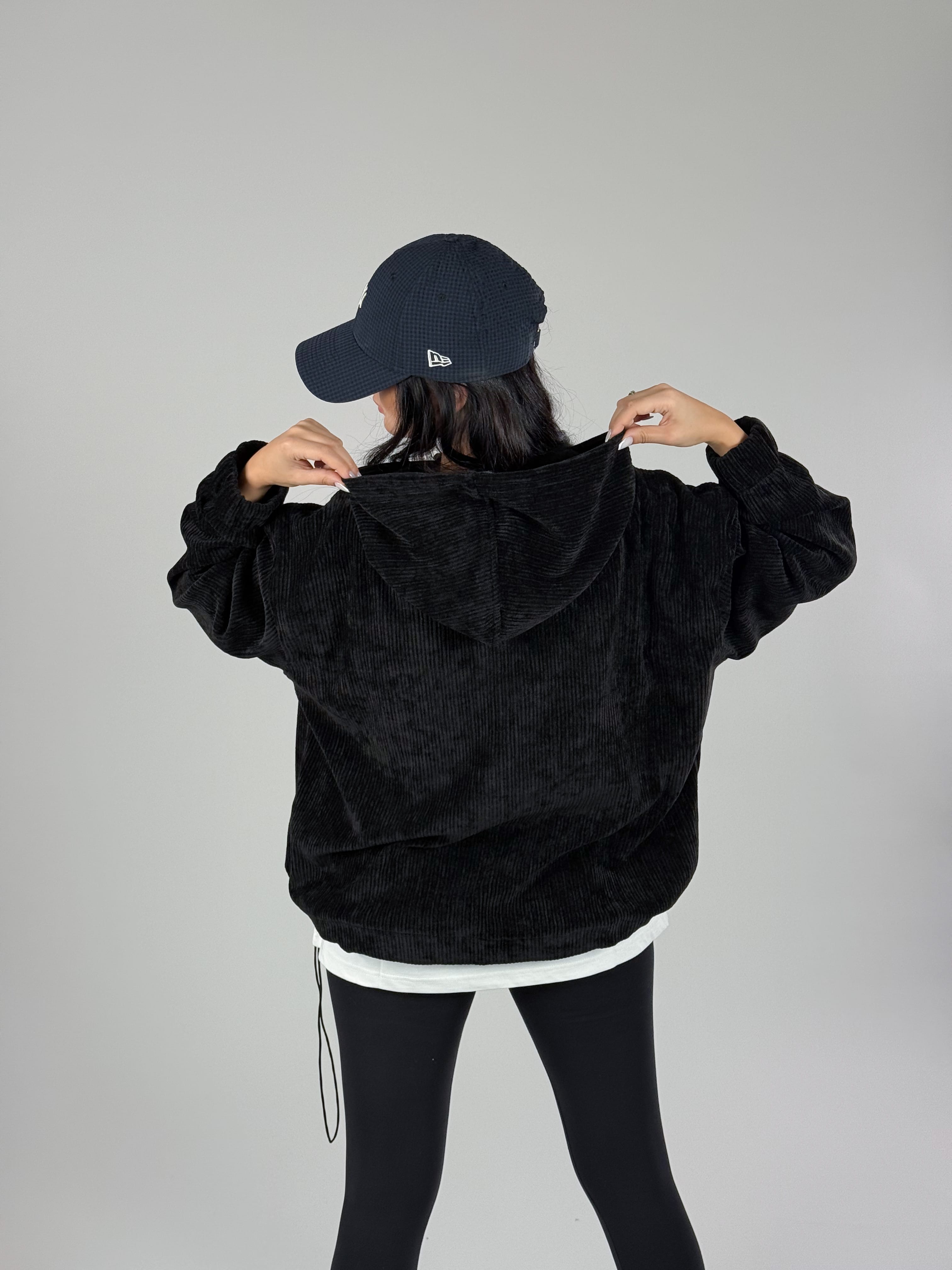 Kadife Dokulu Siyah Oversize Kapüşonlu Kadın Sweatshirt