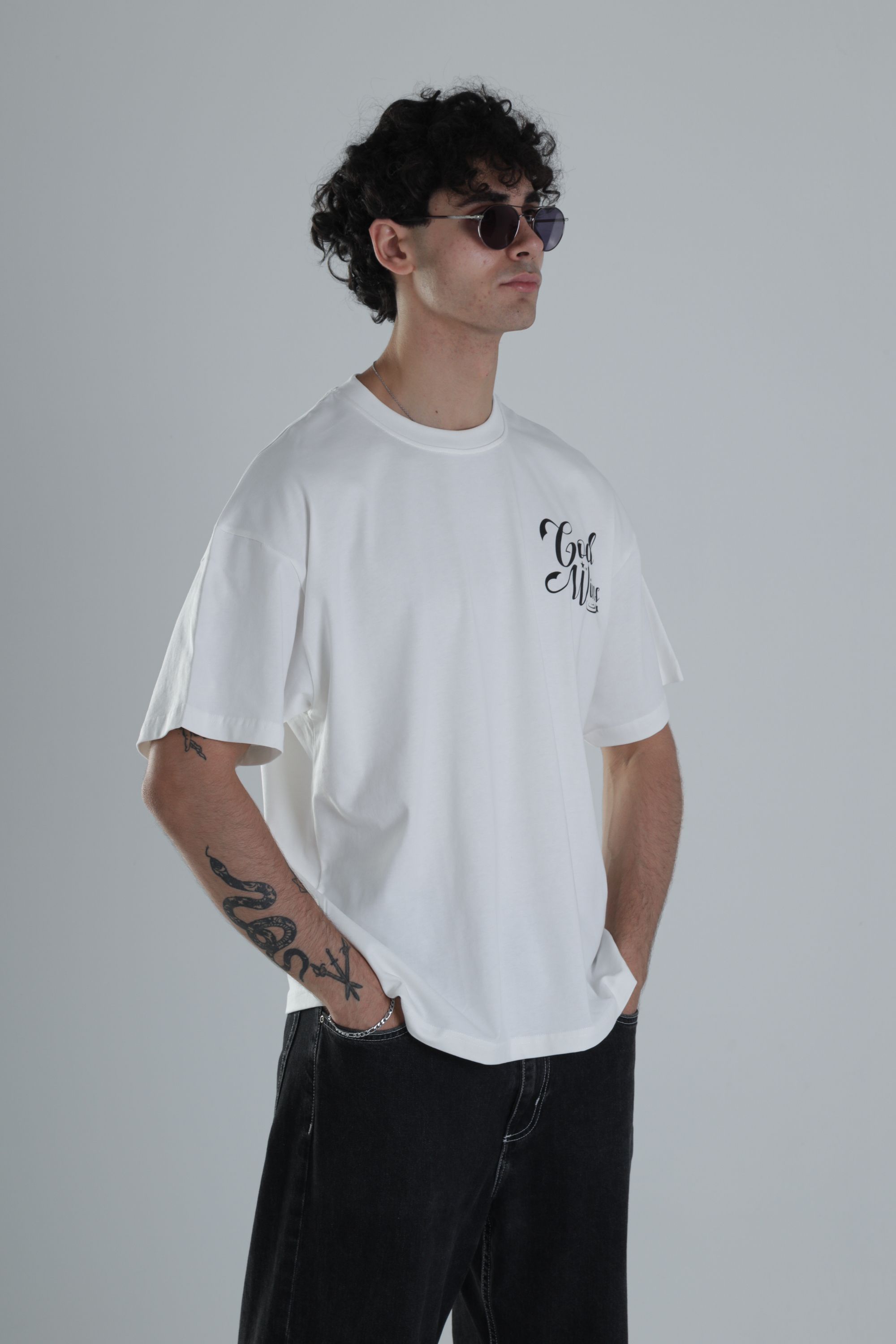 God Wins Beyaz Oversize Tasarım T-Shirt