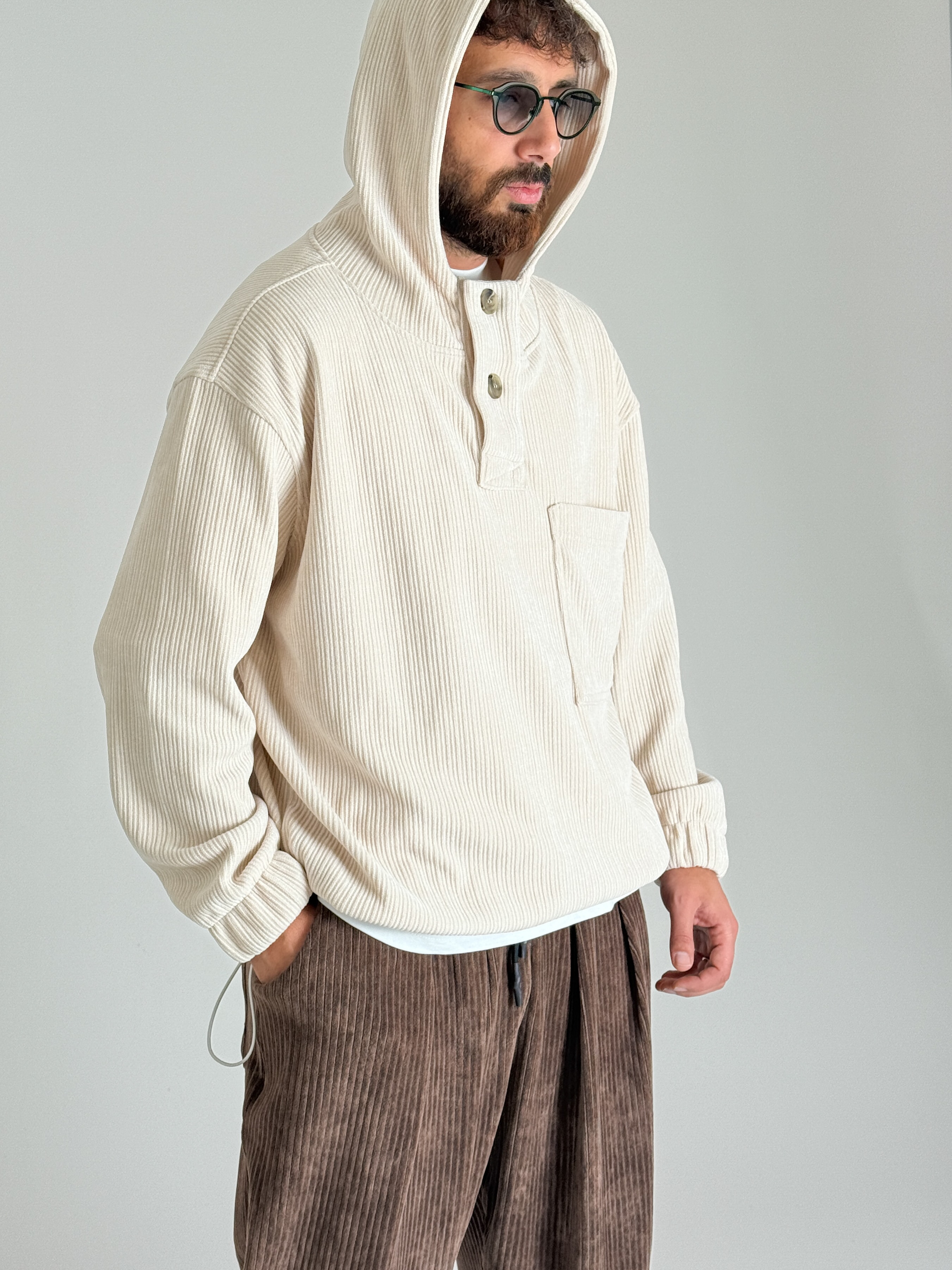 Kadife Dokulu Bej Oversize Kapüşonlu Erkek Sweatshirt