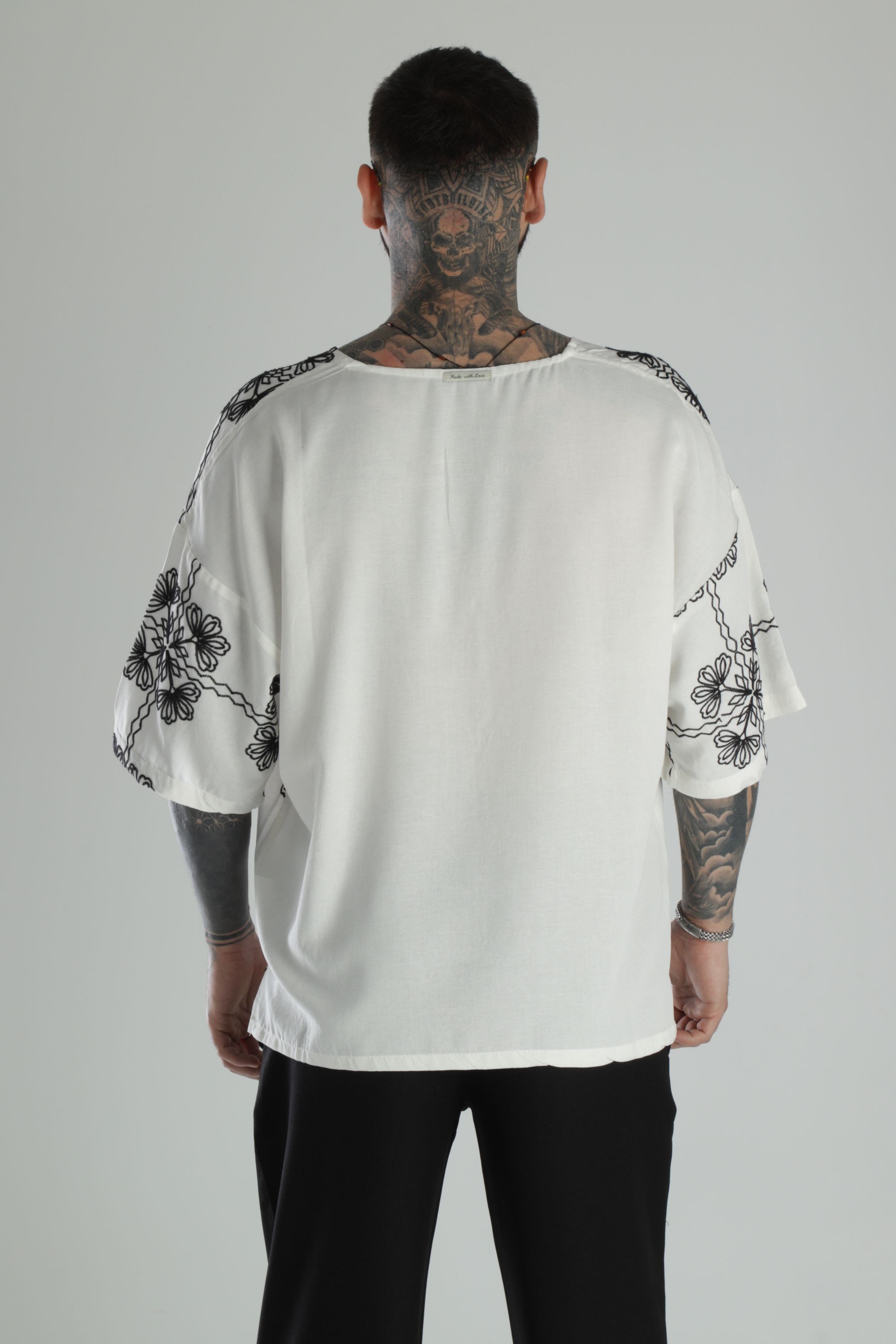 Siyah Nakış İşlemeli Oversize T-Shirt