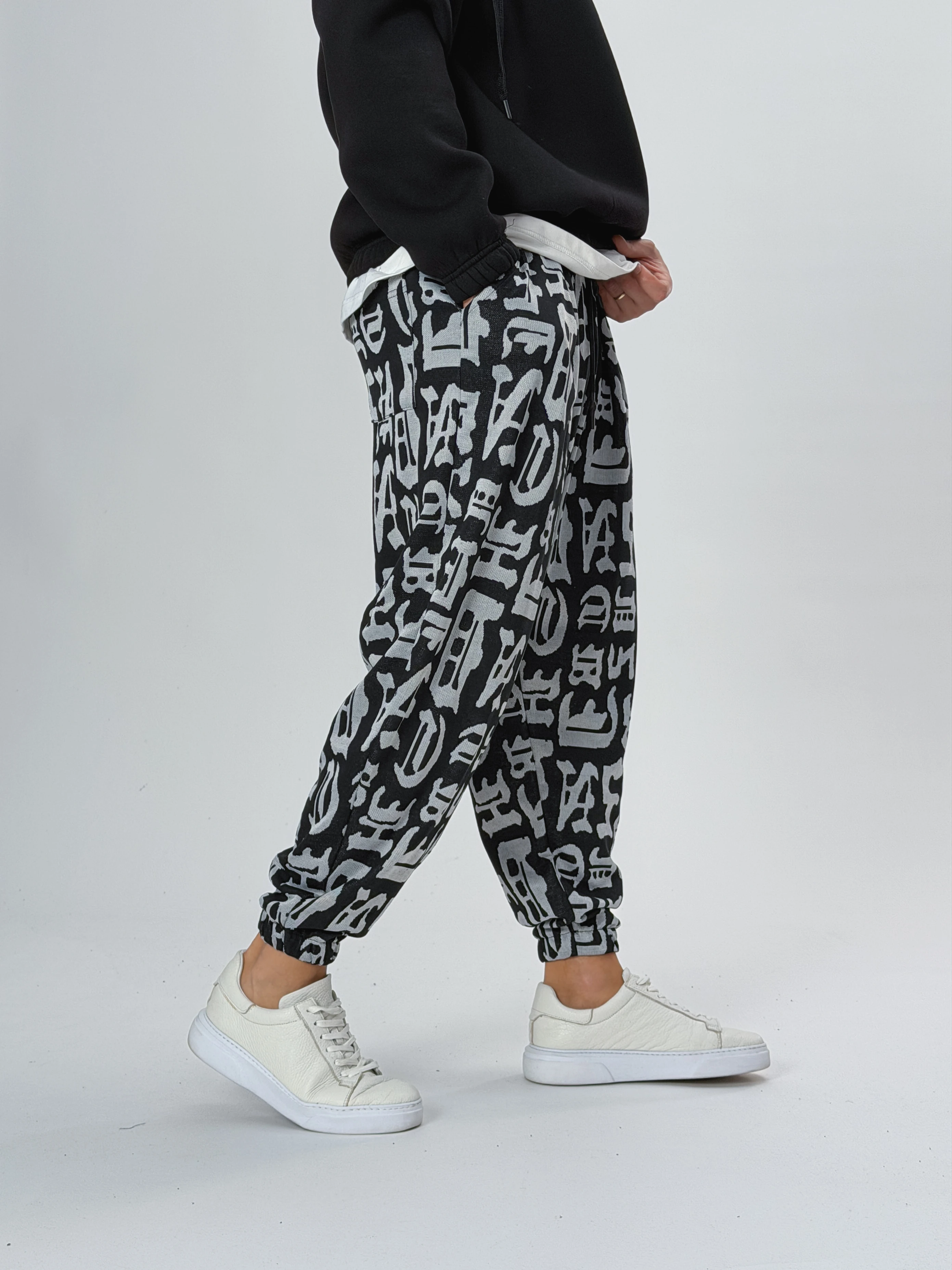 Grafiti Harf Desenli Erkek Pileli Yarım Şalvar COC2524