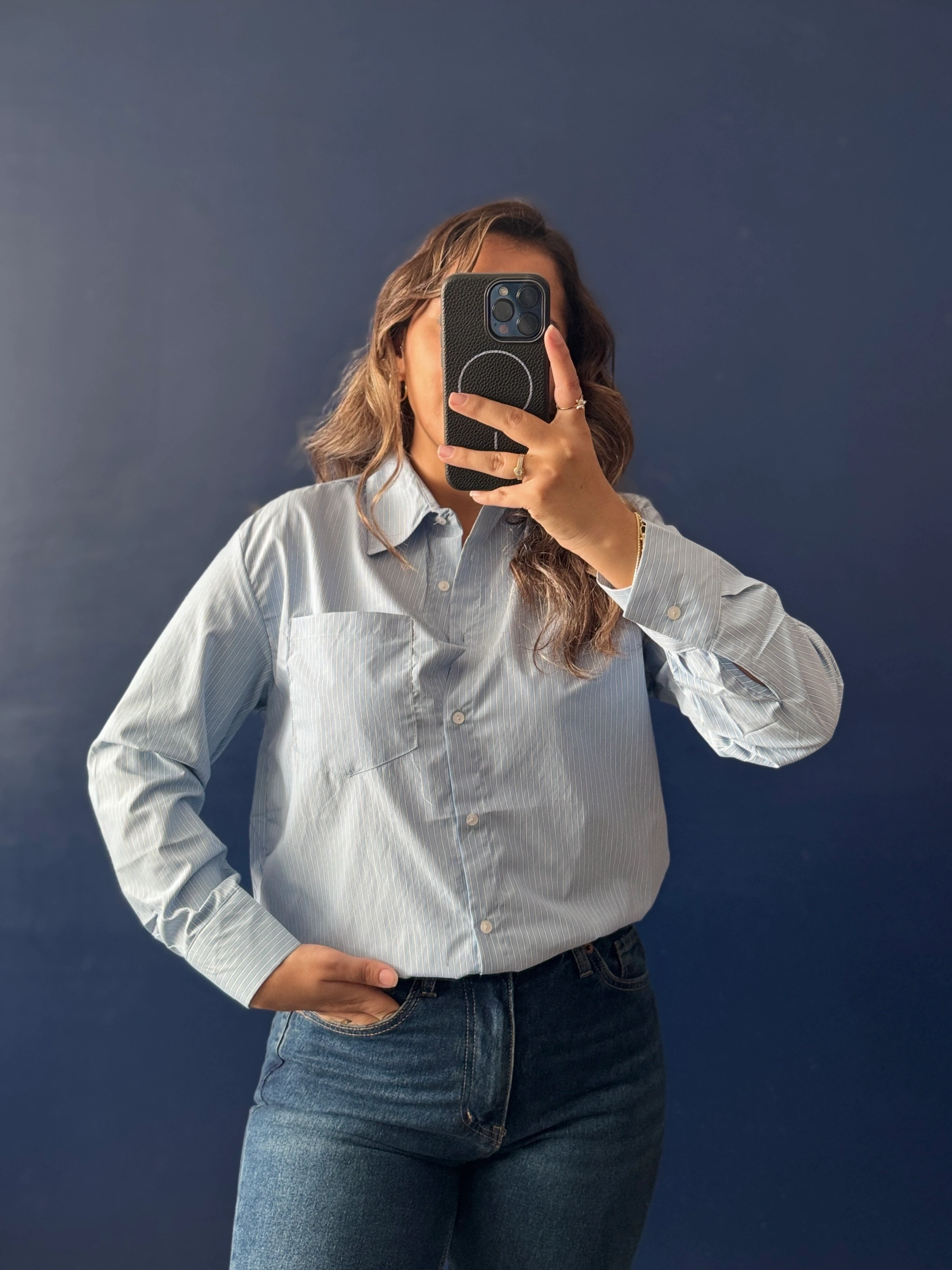 Beyaz Çizgili Mavi Gömlek