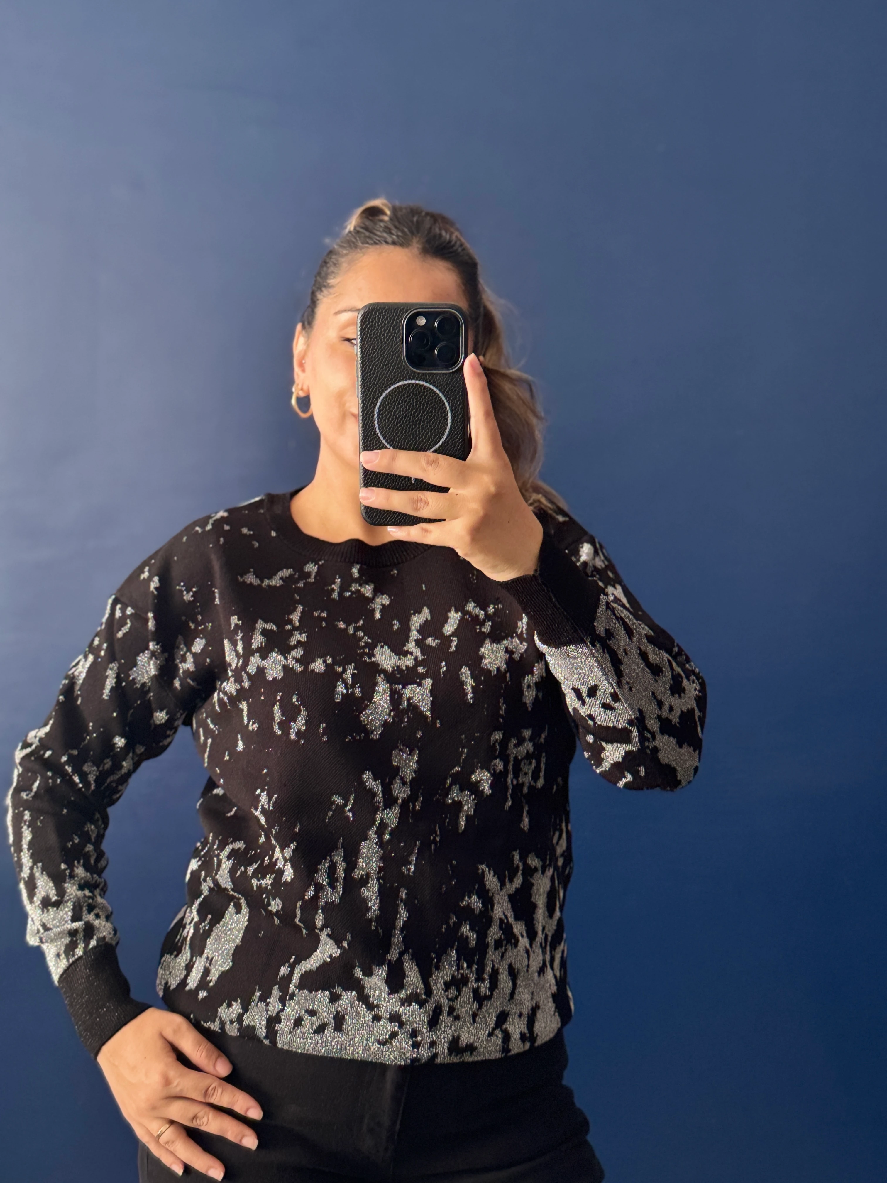 Siyah Gümüş İp Detaylı Triko