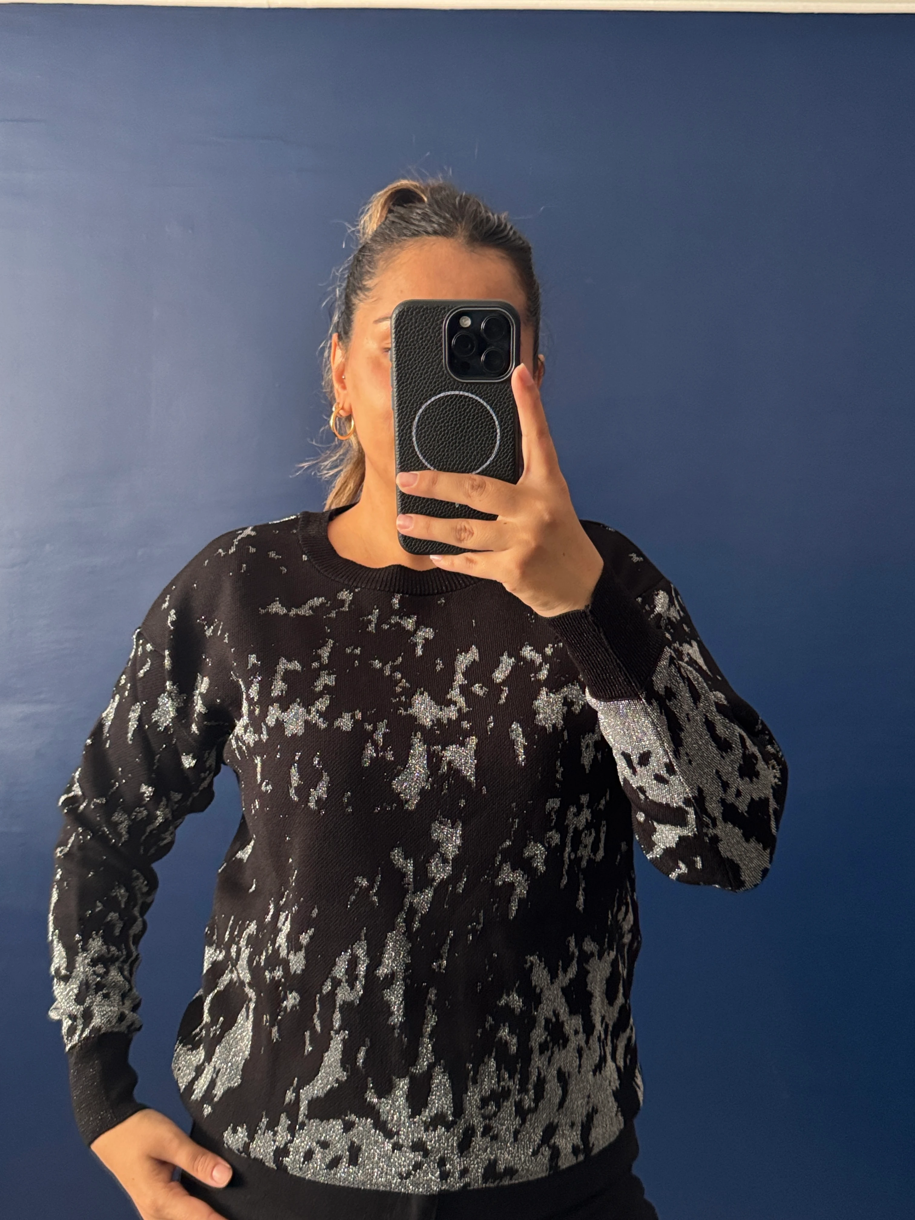 Siyah Gümüş İp Detaylı Triko