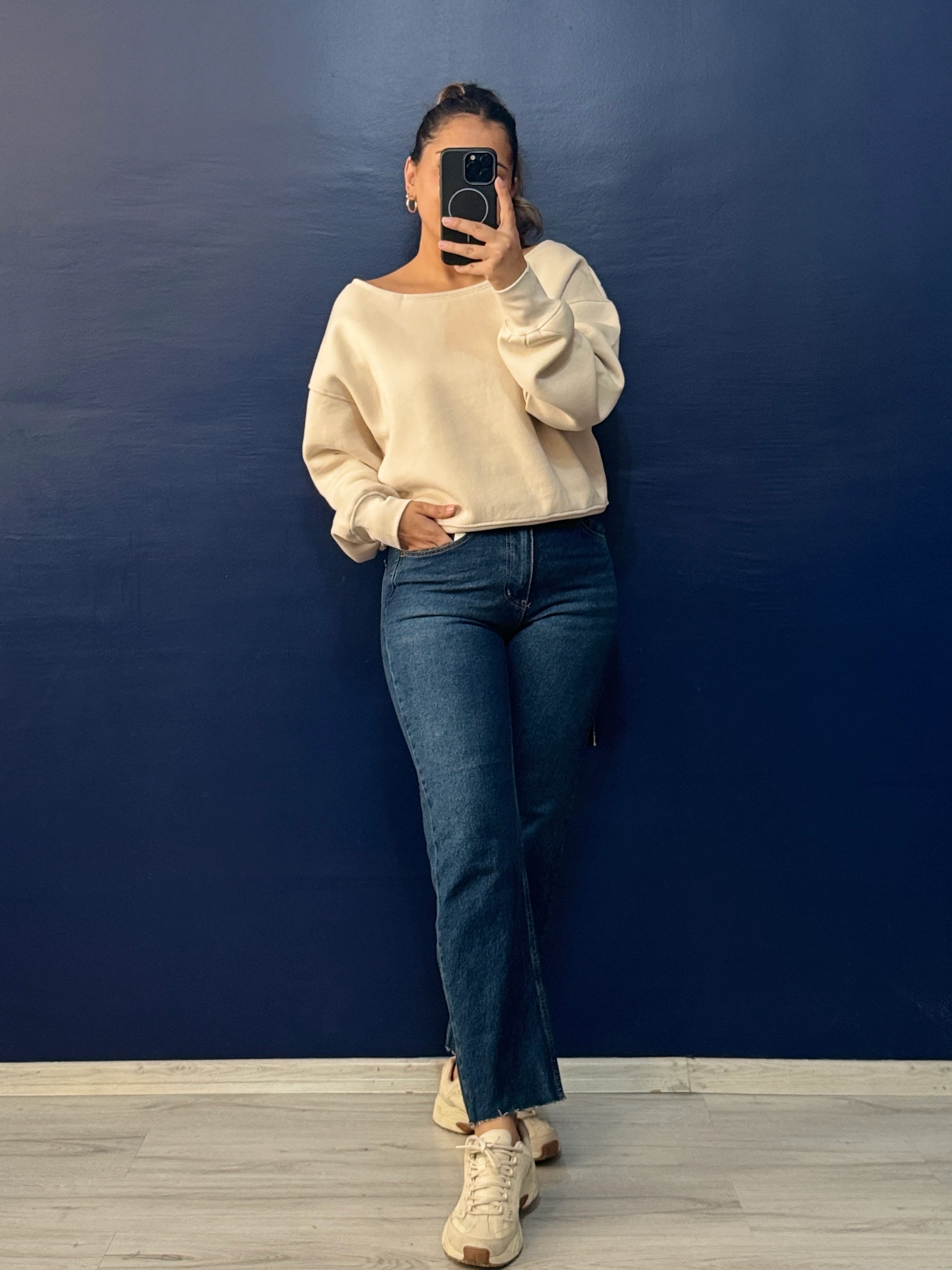 Bej Kayık Yaka Sweat