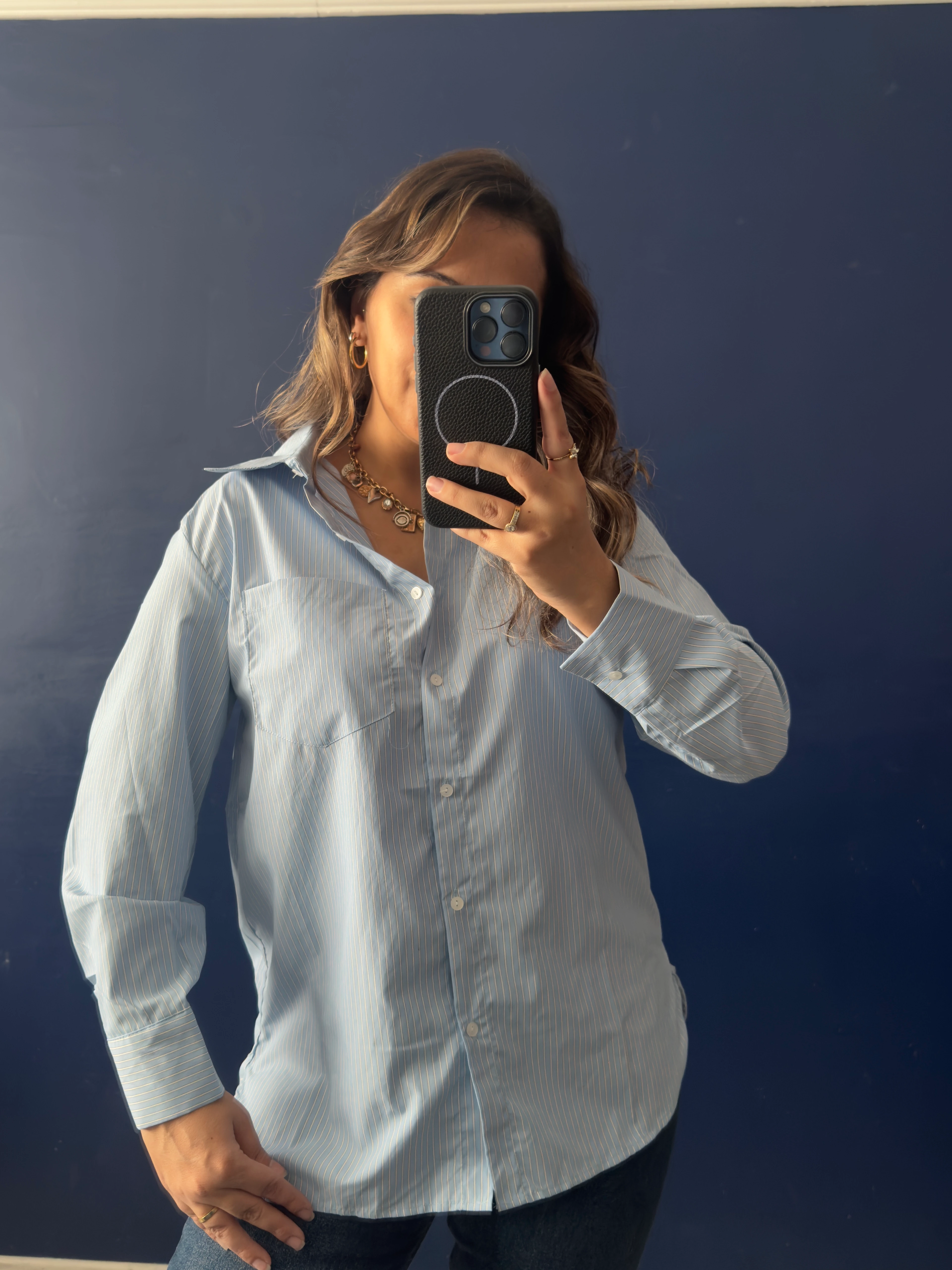 Beyaz Çizgili Mavi Gömlek