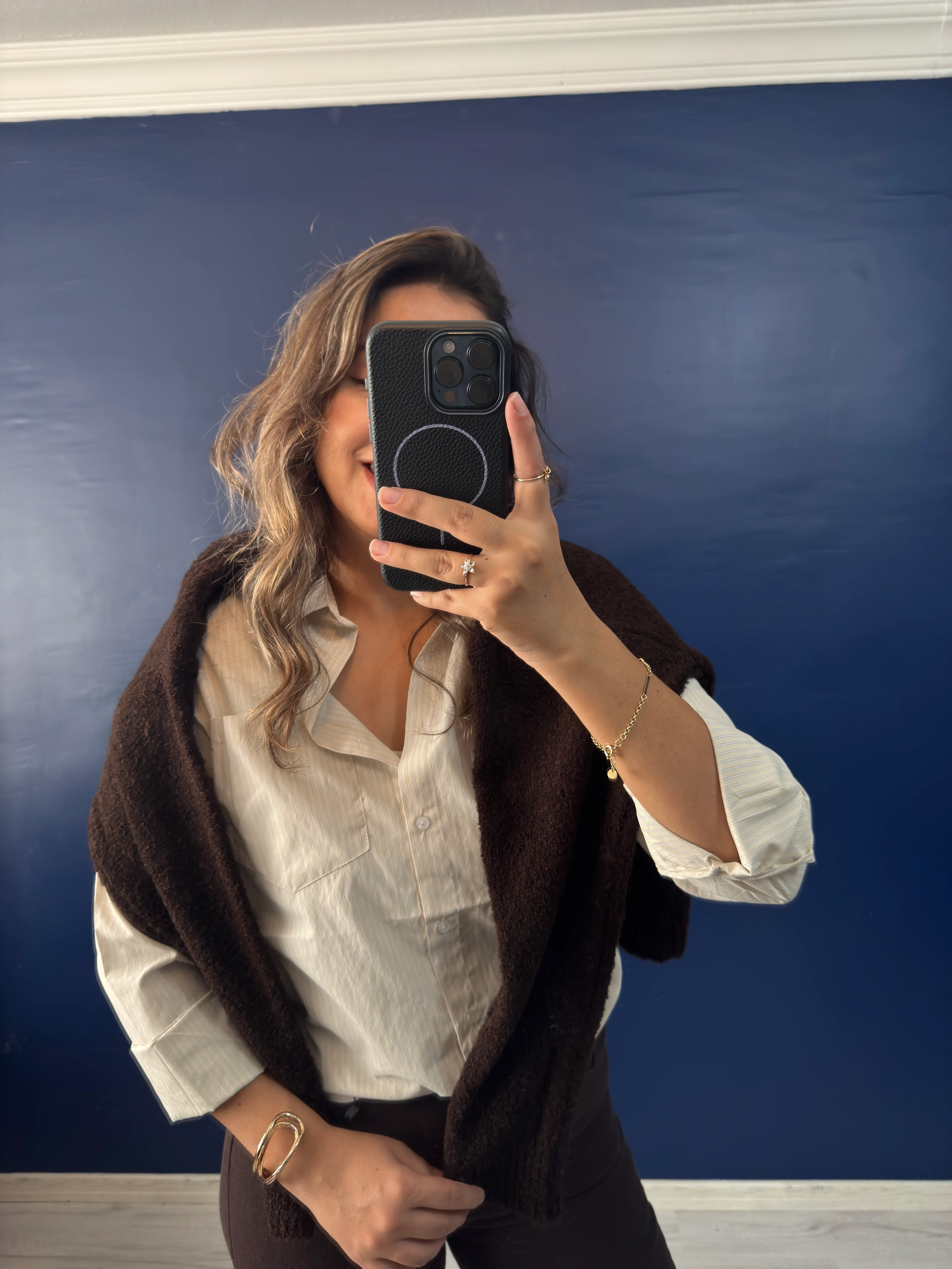 İnce siyah çizgili bej gömlek 