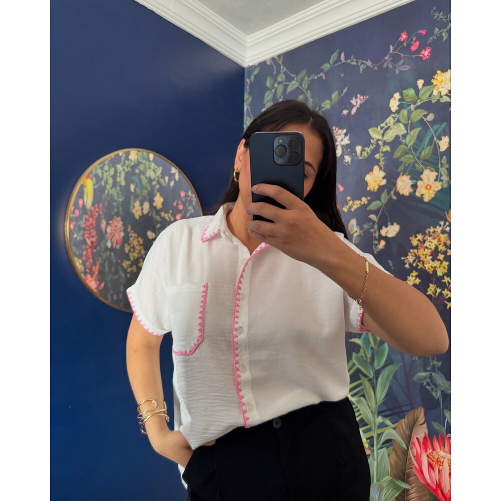 Pembe dikiş detaylı gömlek