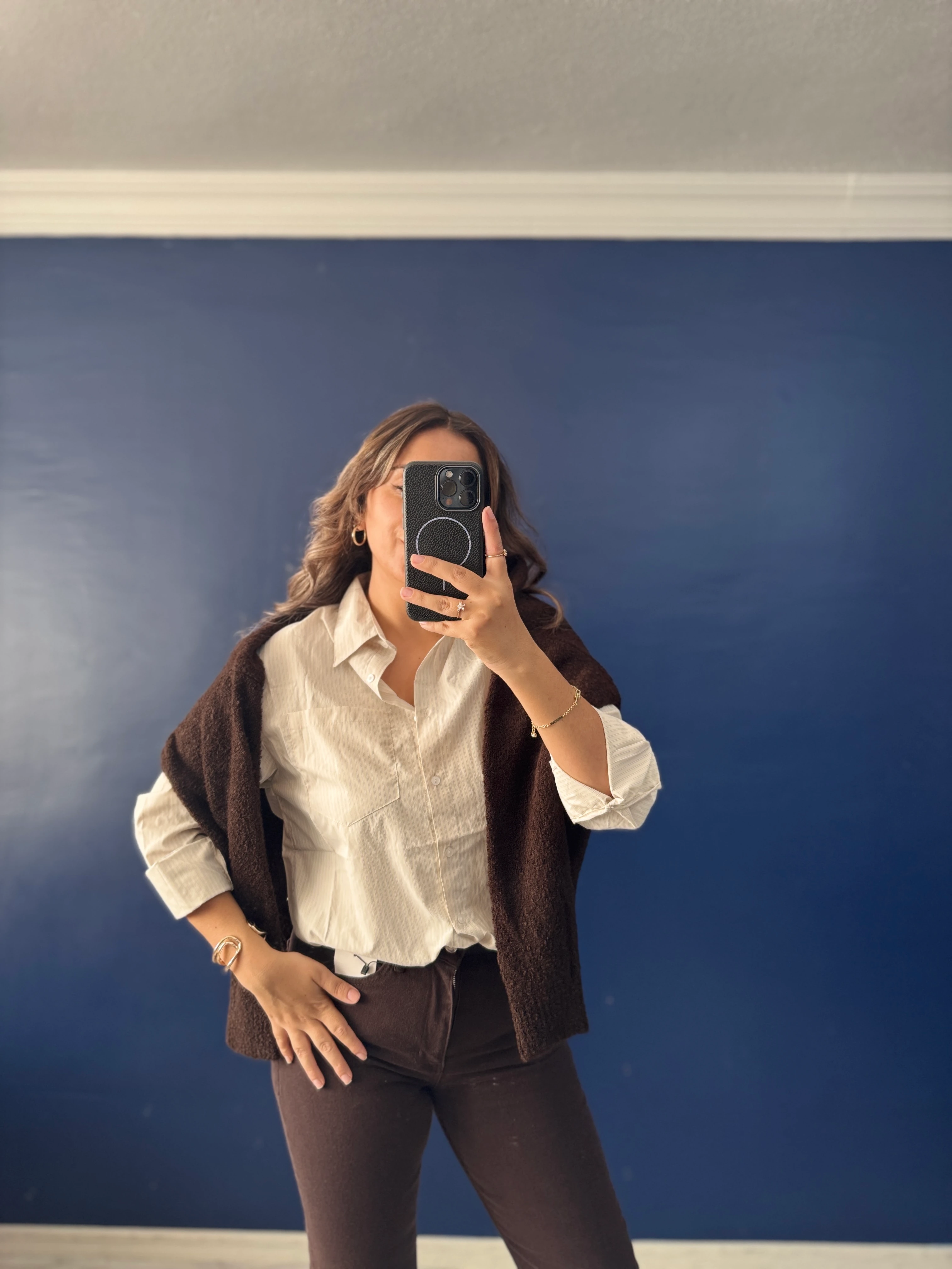 İnce siyah çizgili bej gömlek 