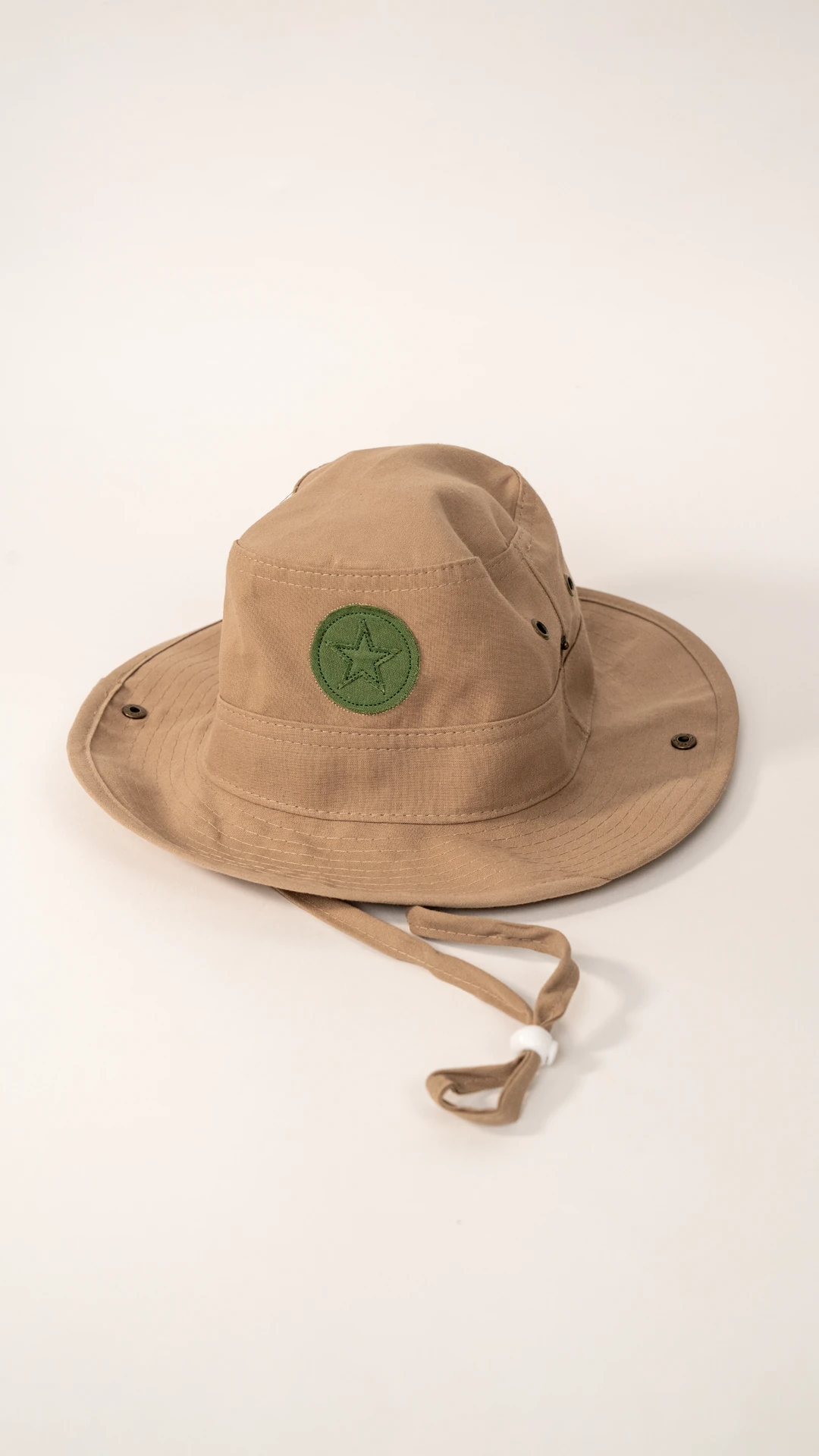 Yeşil Zemin Yeşil Yıldız thumbnail image