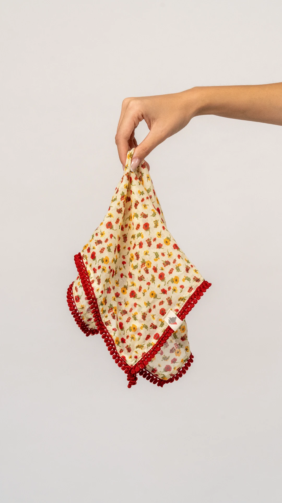 Siyah Castro Şapka & Otantik Fular Kombin