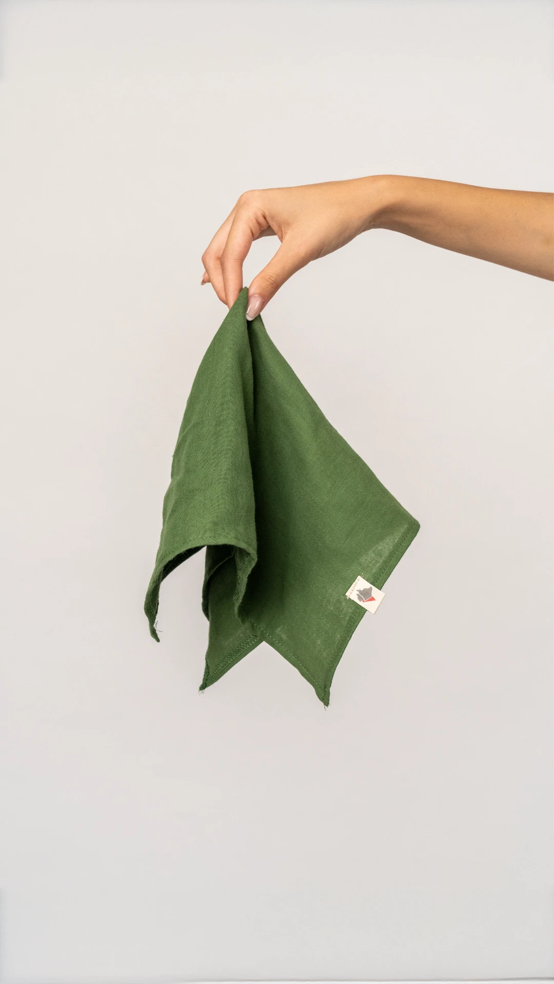 Siyah Castro Şapka & Haki Fular Kombin