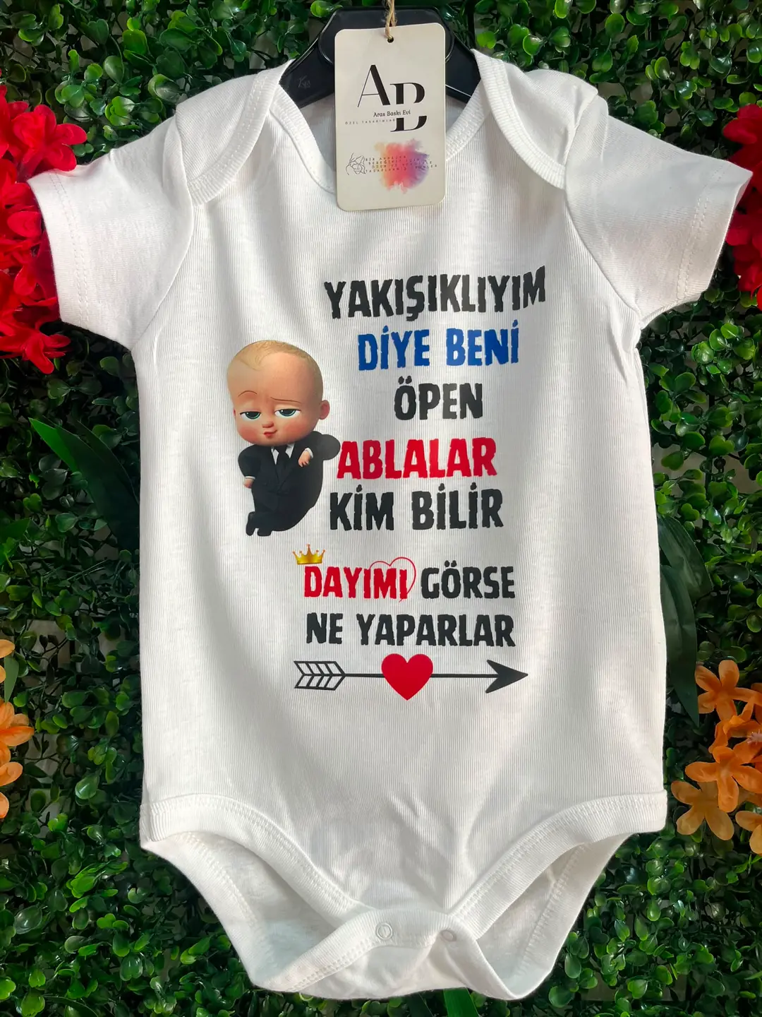 Yakışıklıyım Diye Beni Öpen Ablalar Baskılı Zıbın Body