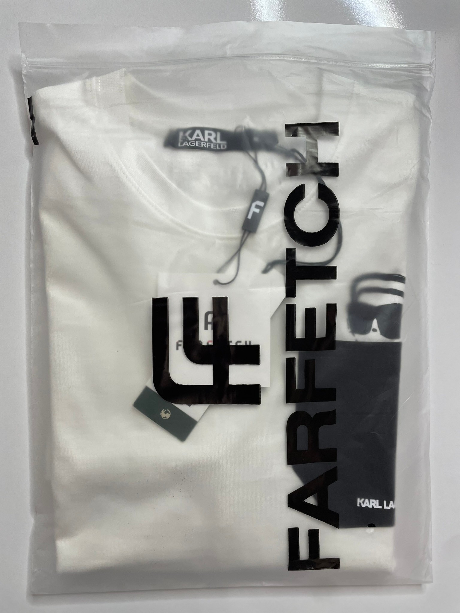 Karl' Logolu ve Cepli Unisex T-Shirt